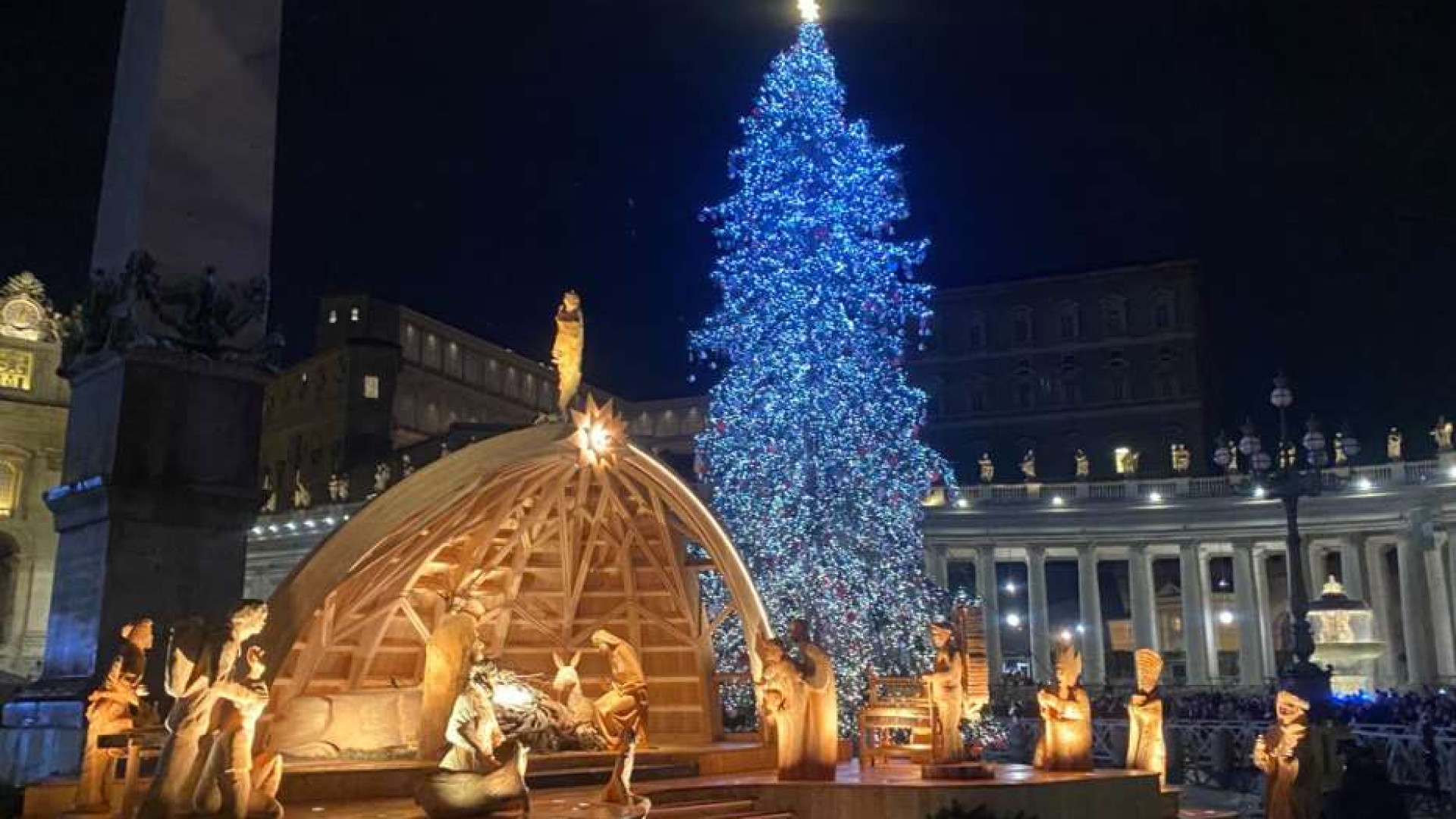 Immagine di Il Papa: incontriamo Gesù nel presepe per farci stupire dalla sua piccolezza