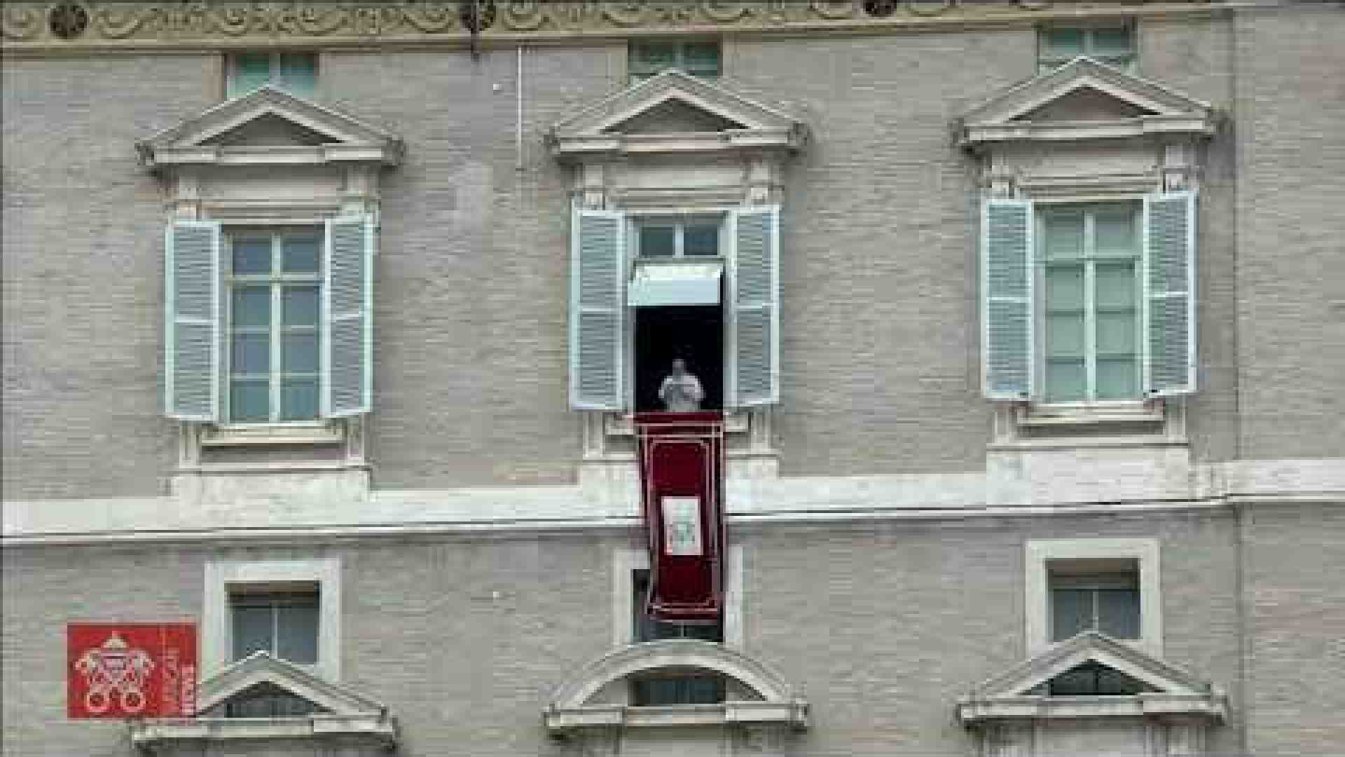 Immagine di Il Papa: Avvento, tempo di grazia per togliere la maschera dell’ipocrisia