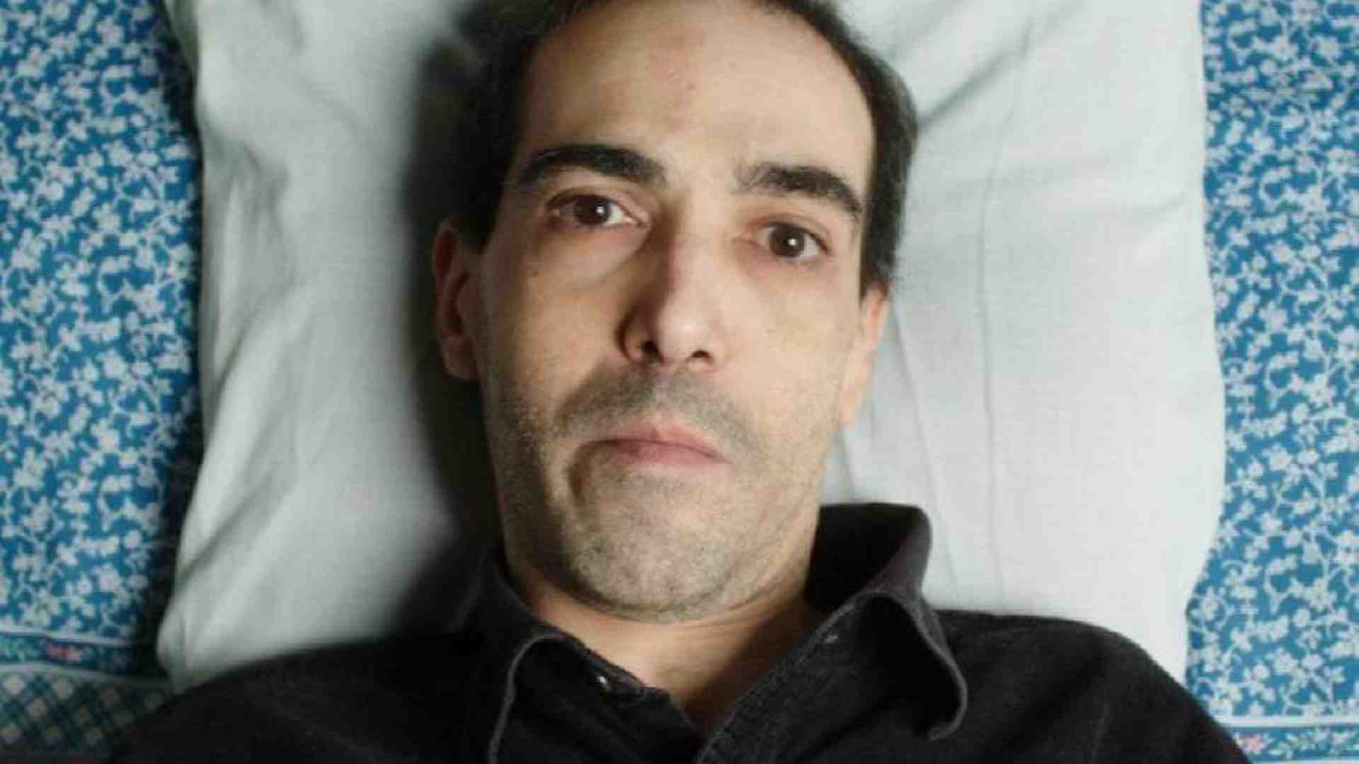Immagine di Massimiliano, suicidio assistito in Svizzera. L'unica risposta per i malati?