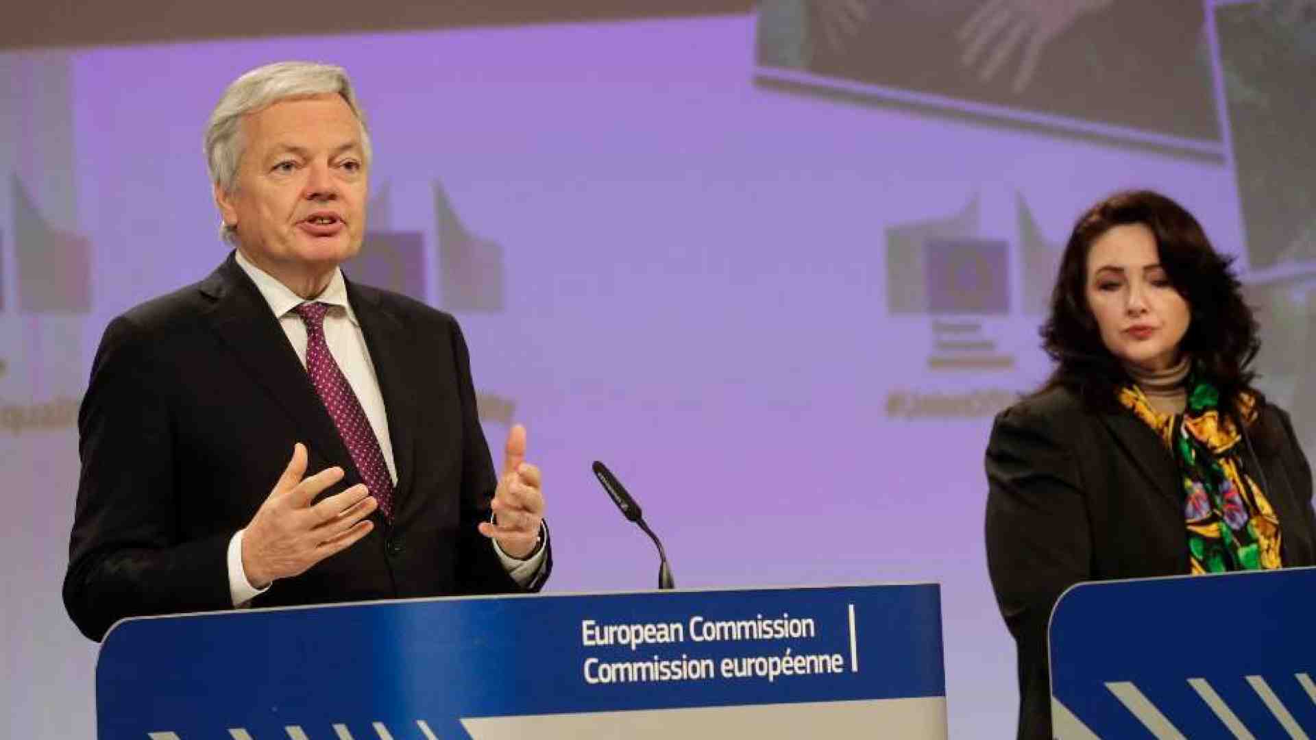 Immagine di «I genitori gay vanno riconosciuti», l’Ue scavalca il diritto degli Stati