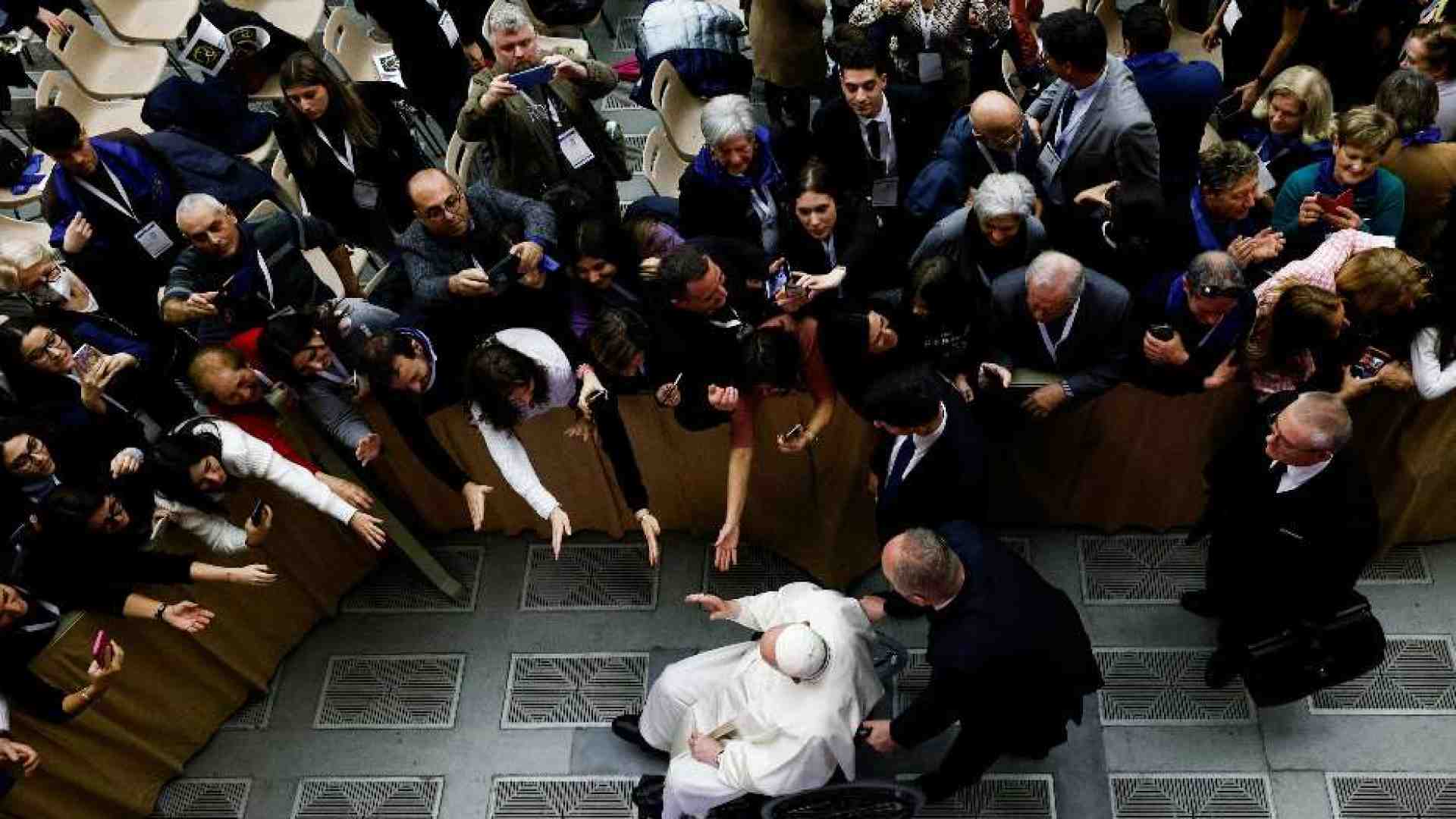 Immagine di Il Papa: «contratti dignitosi e non da fame per chi lavora»