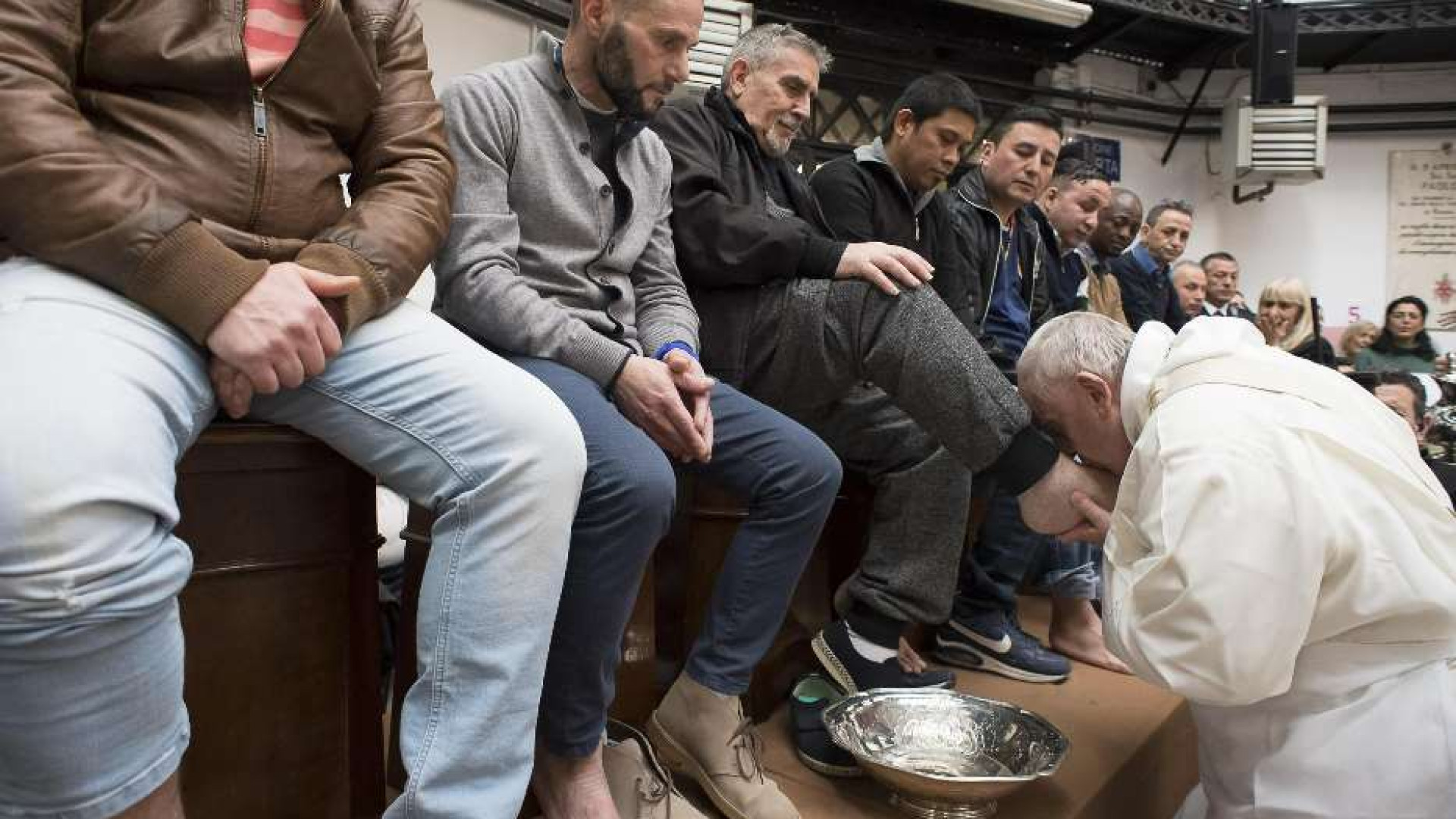 Immagine di Il Papa scrive ai governanti: «Clemenza per i detenuti in vista del Natale»