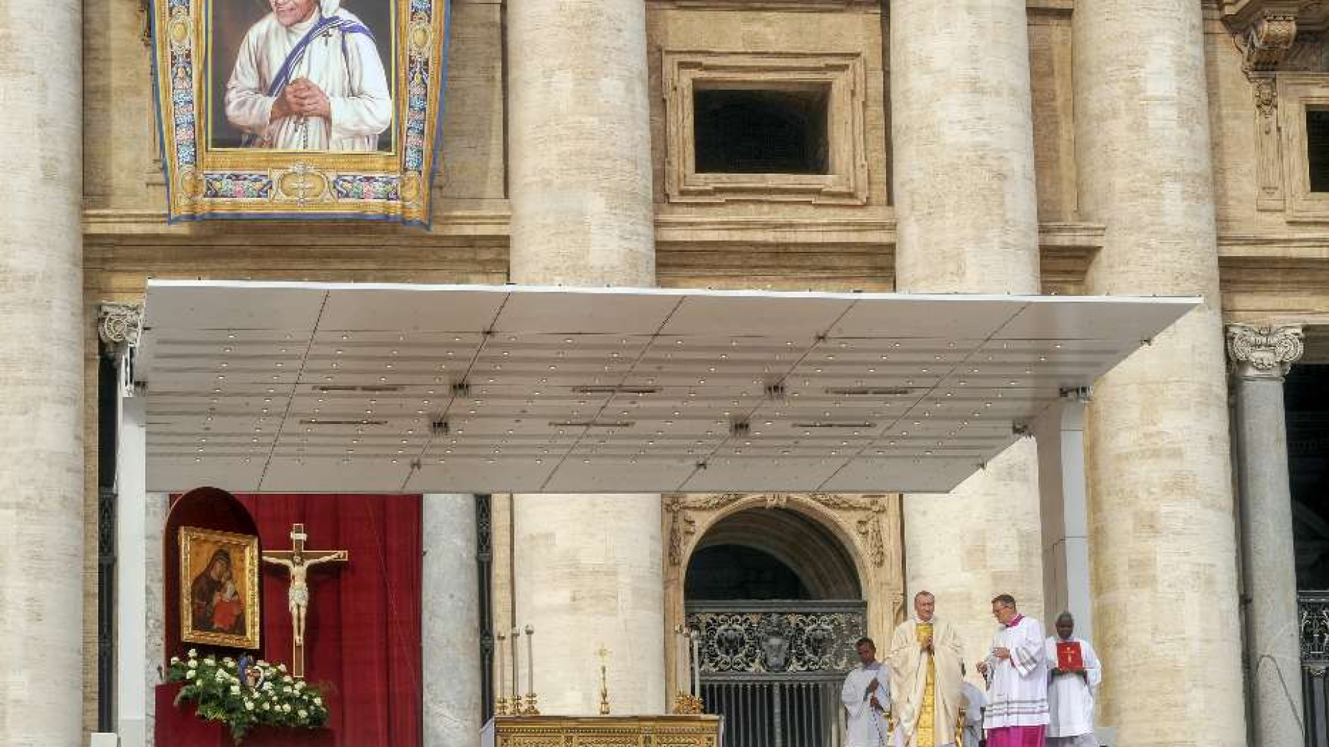 Immagine di Il Papa festeggia i suoi 86 anni «premiando» l’amore ai poveri