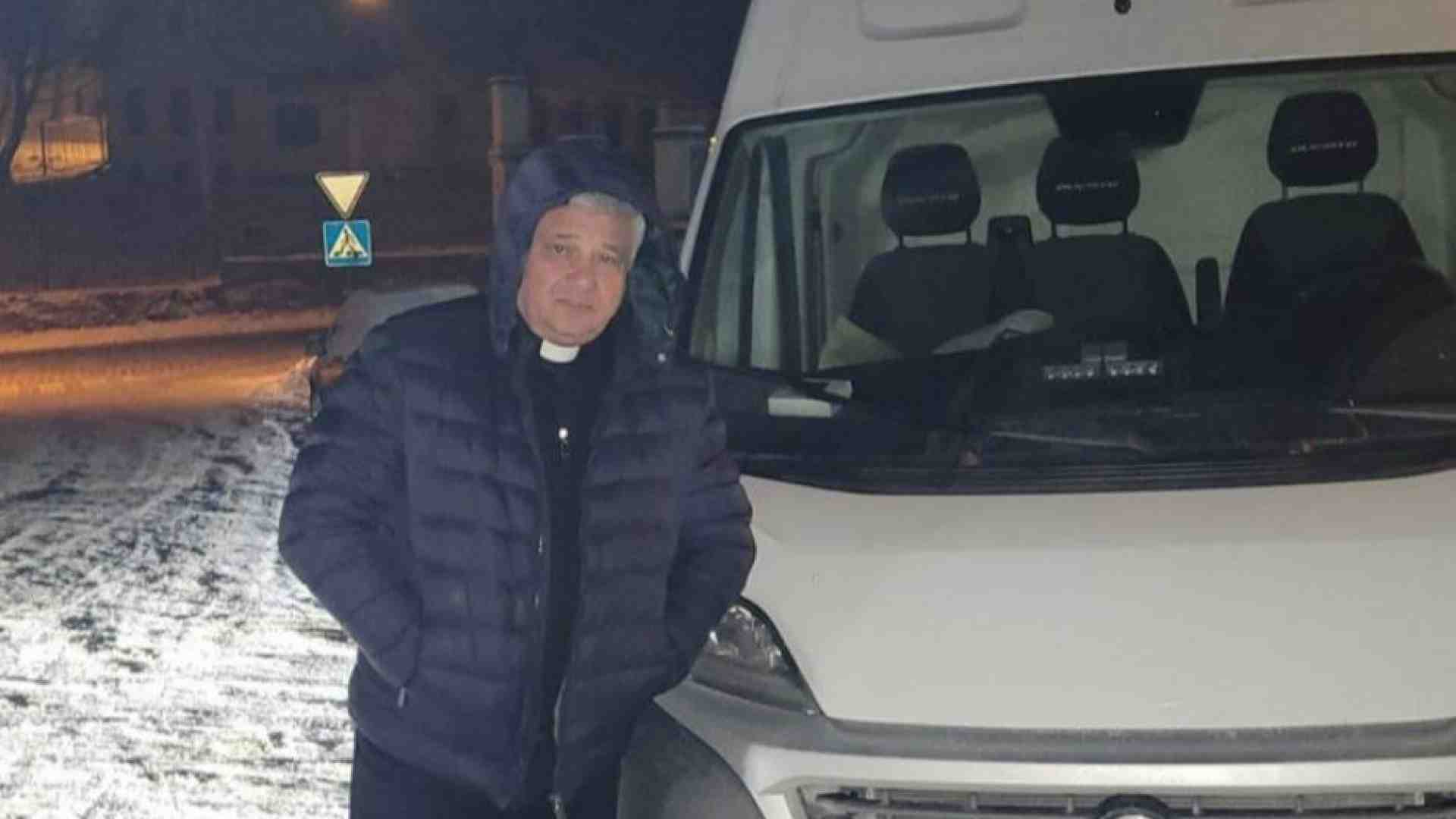 Immagine di L'elemosiniere del Papa in Ucraina con i generatori e le maglie termiche