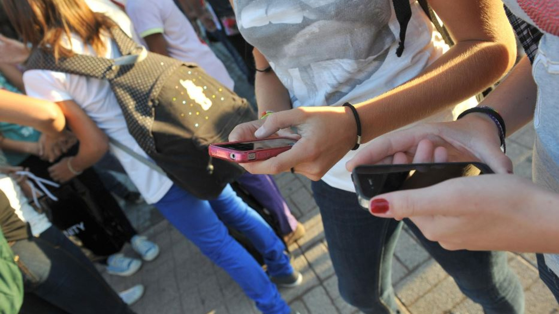 Immagine di Stop ai cellulari in classe: la circolare (subito in vigore) del Ministero