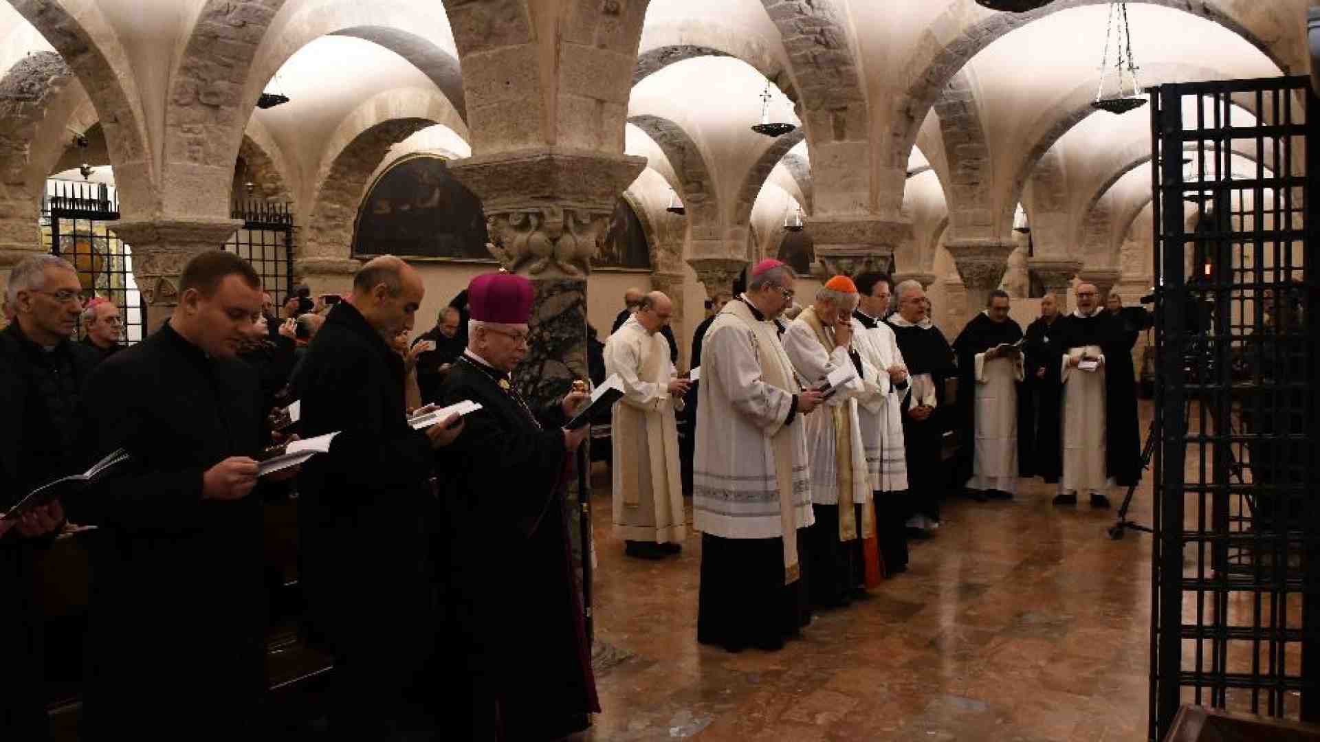 Immagine di A Bari in preghiera per la pace. Zuppi: non è un sogno ma l'unica strada