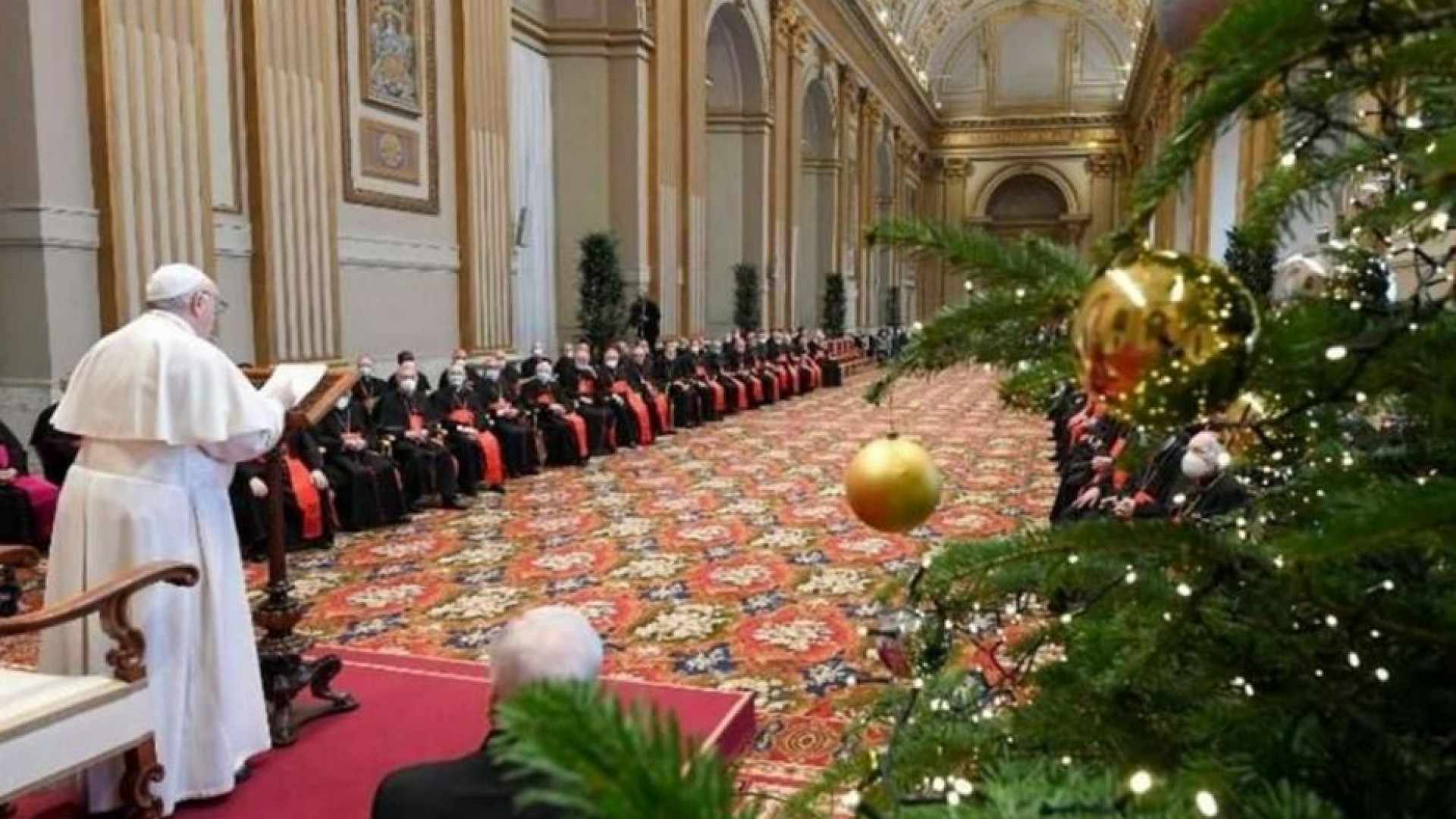 Immagine di Il Papa alla Curia: gli abusi di potere sono come la violenza delle armi