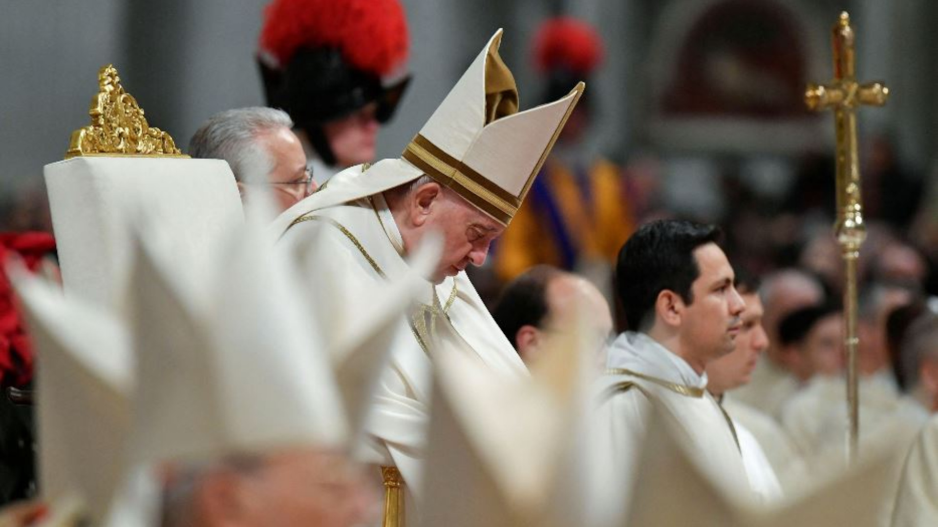 Immagine di Il Papa: la mangiatoia indica che Dio è vicino, povero, concreto