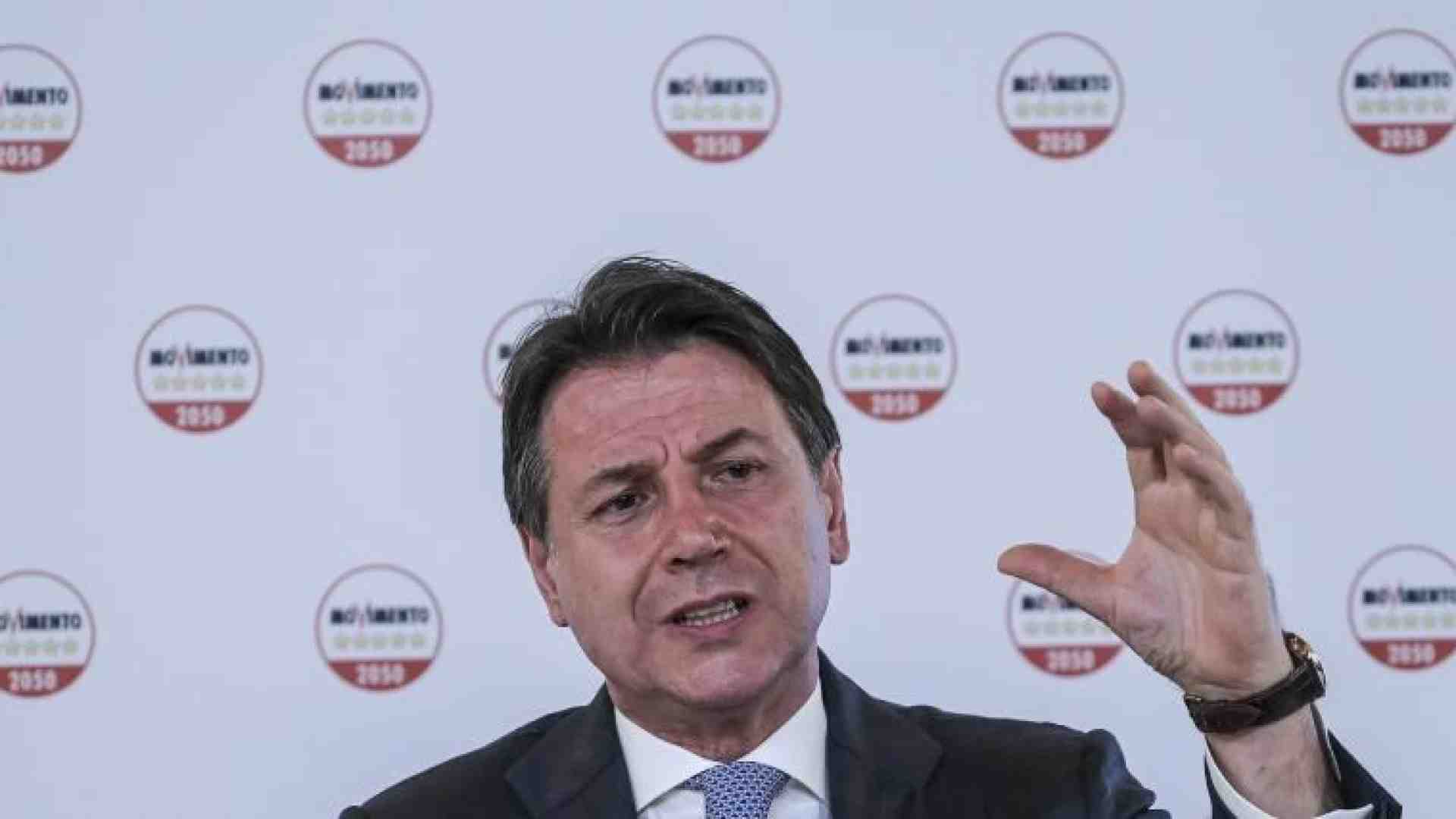 Immagine di Conte: «Una manovra che premia gli affaristi, difenderemo il Reddito»
