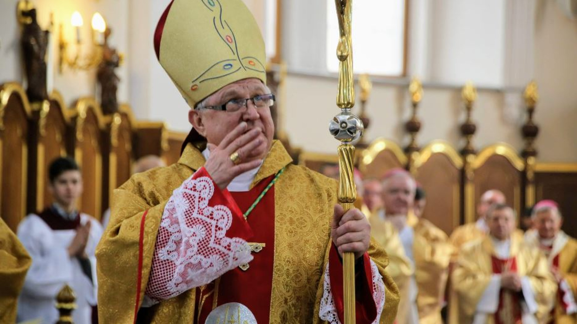 Immagine di Il vescovo Szyrokoradiuk: «Due razzi colpiscono la chiesa ma non esplodono»