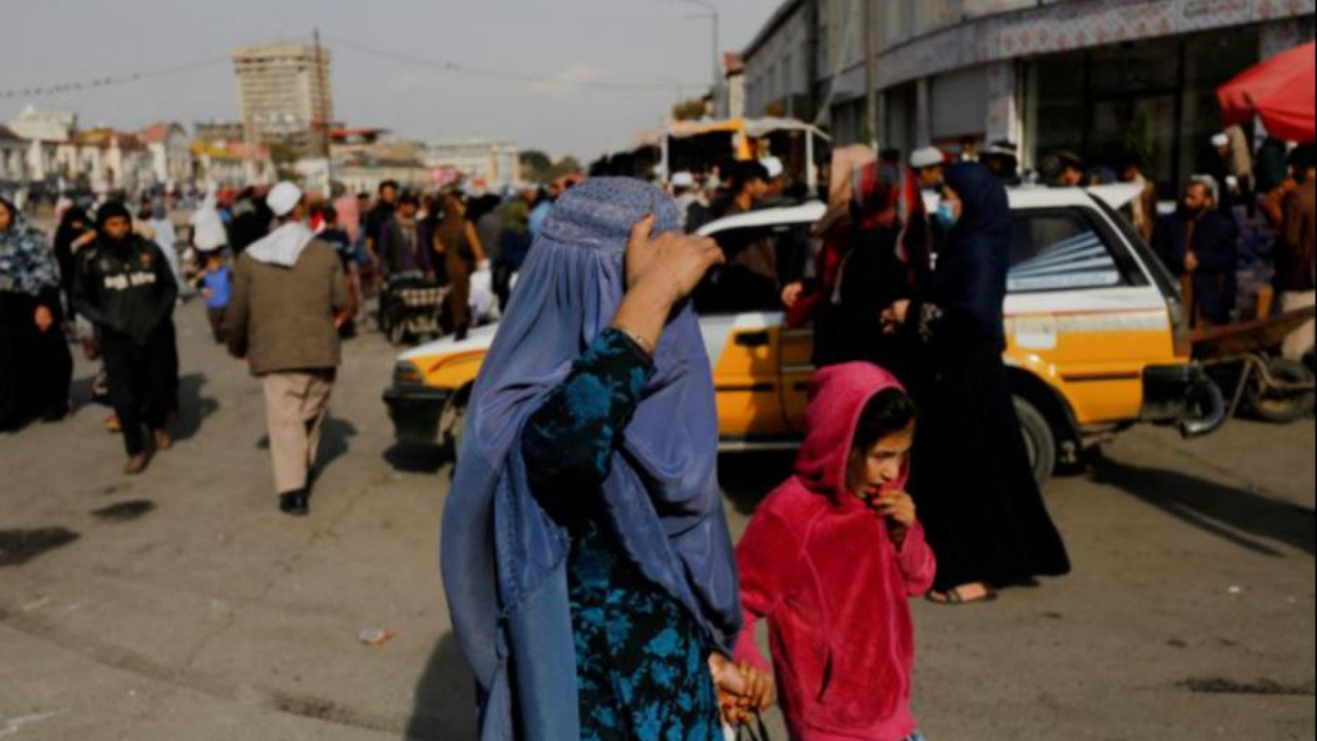 Immagine di Afghanistan, i taleban cacciano le donne anche dalle Ong