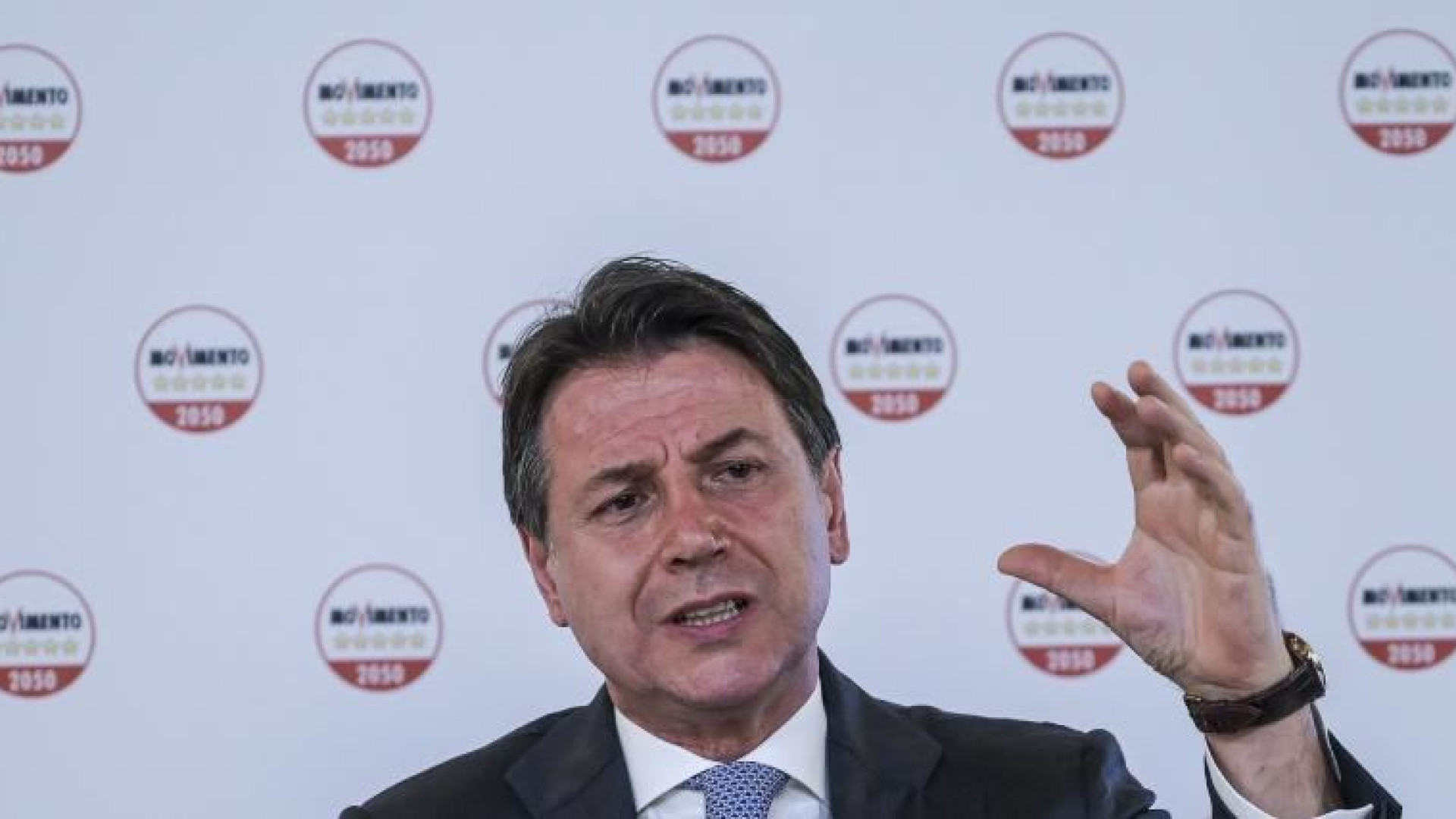 Immagine di Conte: «Una manovra che premia gli affaristi, difenderemo il Reddito»