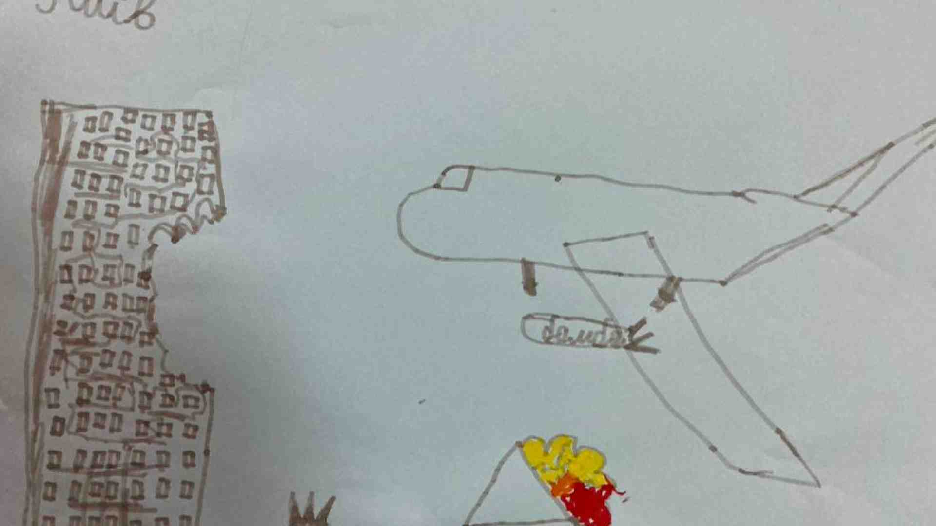 Immagine di Missili, carri armati e palazzi in fiamme: la guerra nei disegni dei bambini