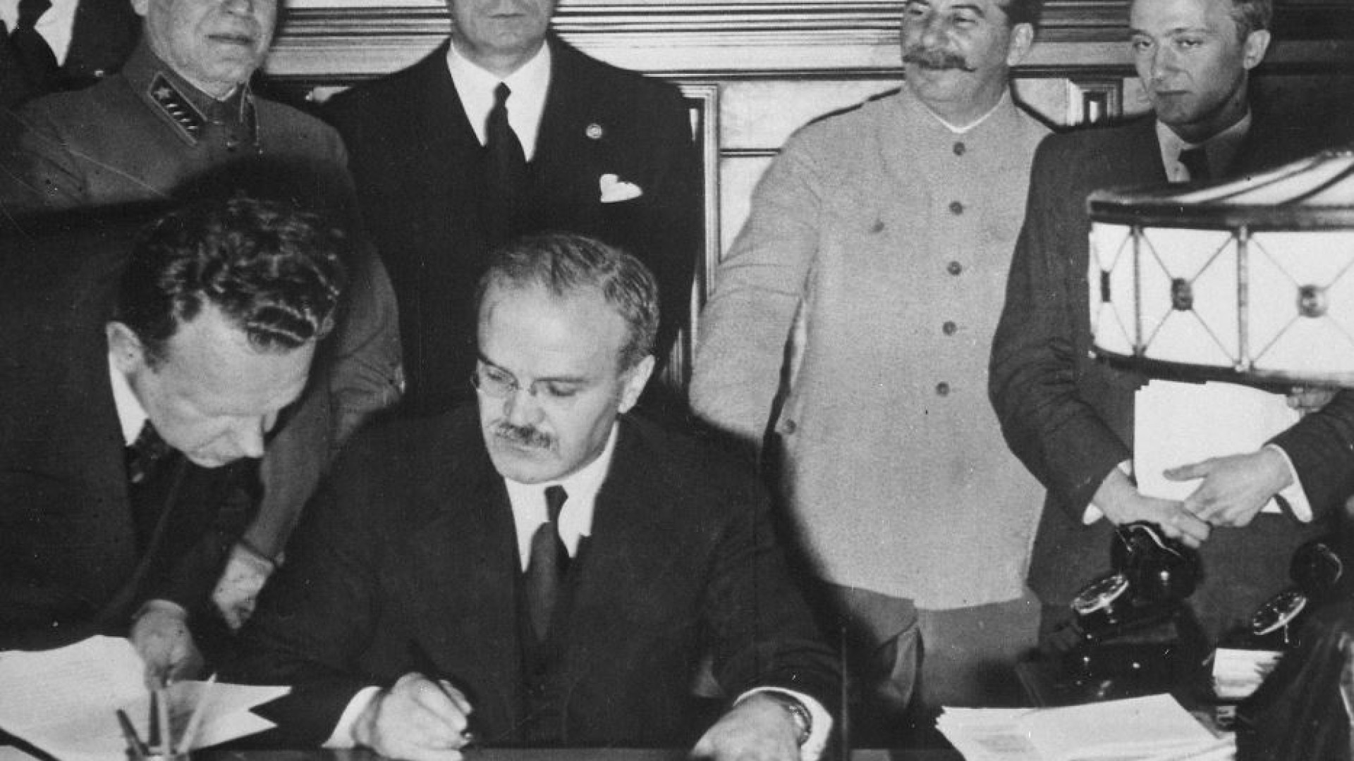 Immagine di Molotov-Ribbentrop, il patto chiave che ha segnato tutto il Novecento