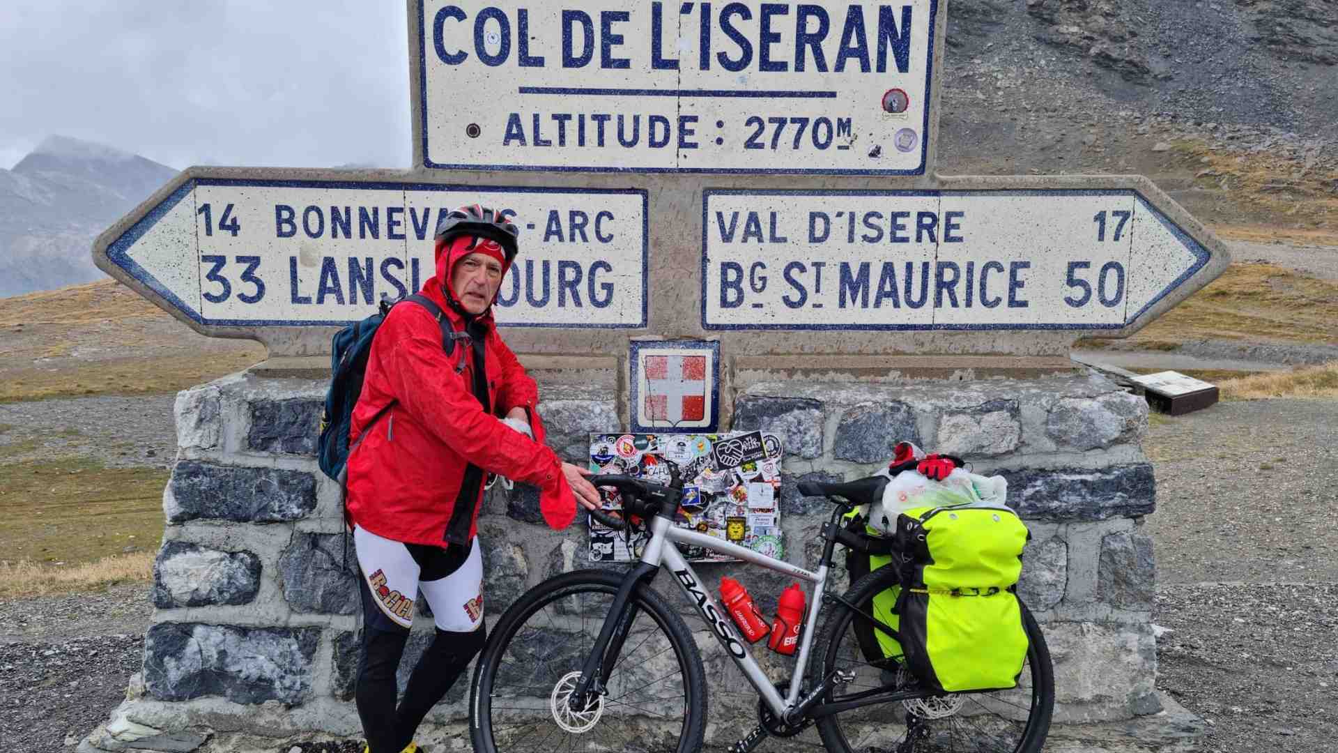 Immagine di Si è fatto da solo tutte le Alpi in sella ad una bici