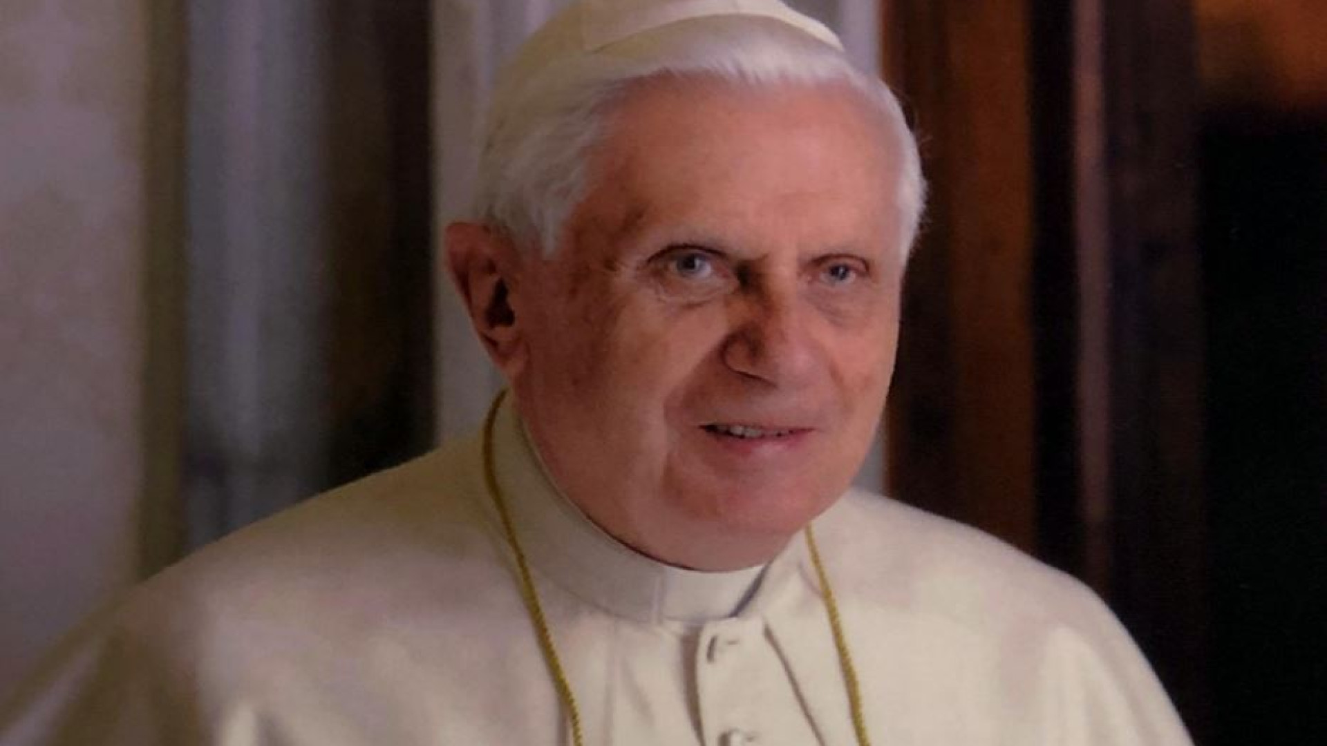 Immagine di La foto di Benedetto XVI distribuita ai fedeli in piazza San Pietro