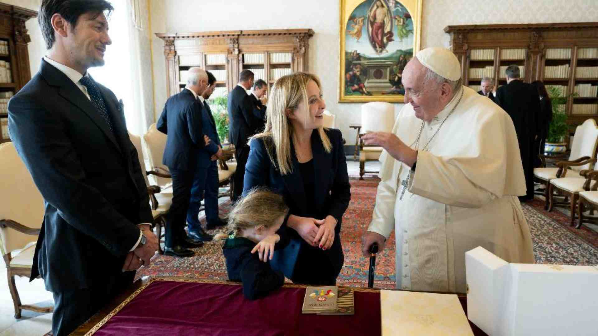 Immagine di Meloni dal Papa per 35 minuti. Nei colloqui povertà, Ucraina e migrazioni