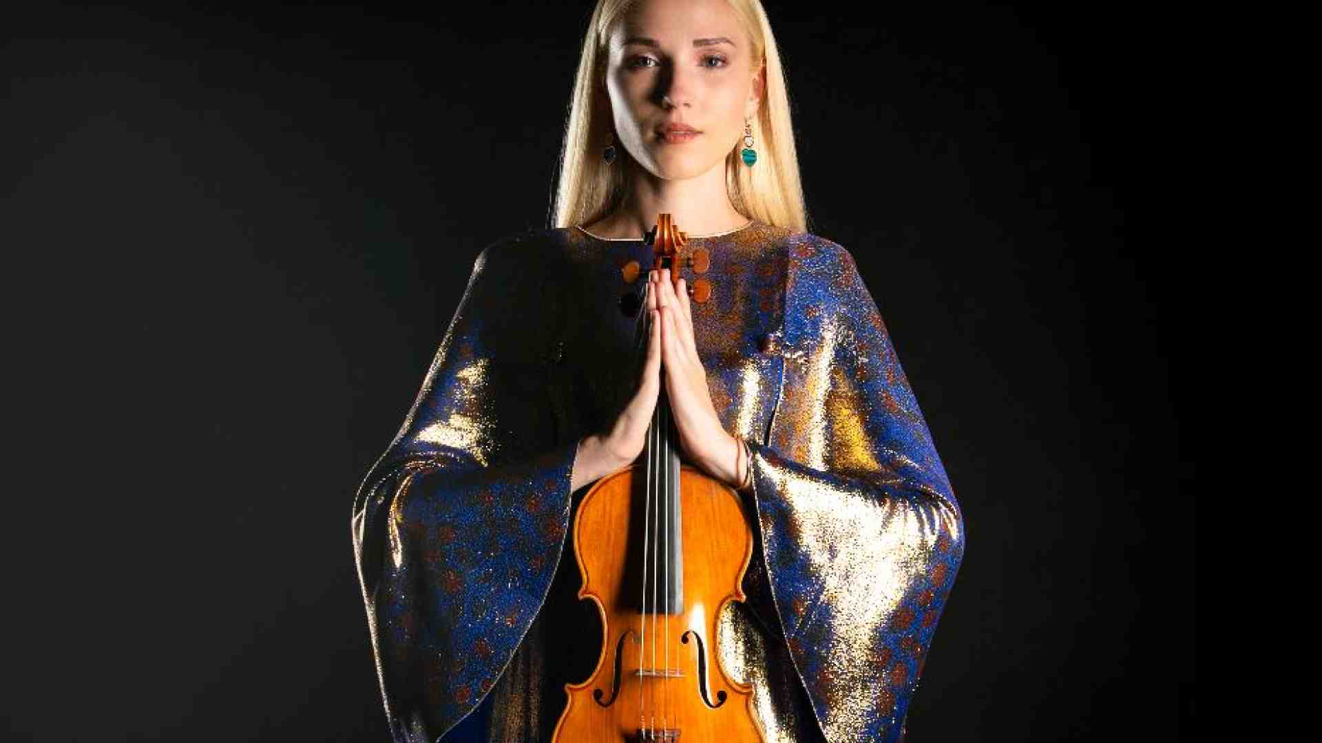 Immagine di Anastasiya Petryshak, l'angelo del violino suona per l'Ucraina