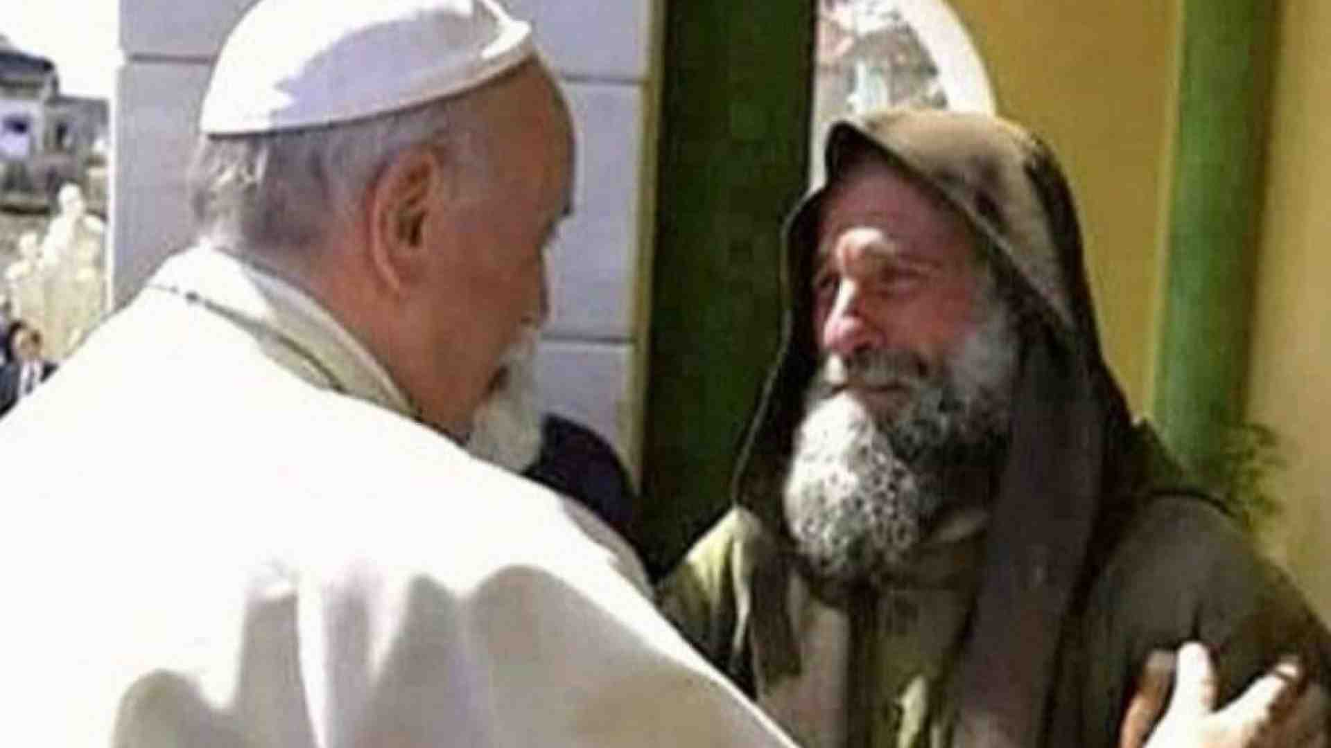 Immagine di Il Papa: ha consolato i poveri nei quali vedeva il volto di Gesù