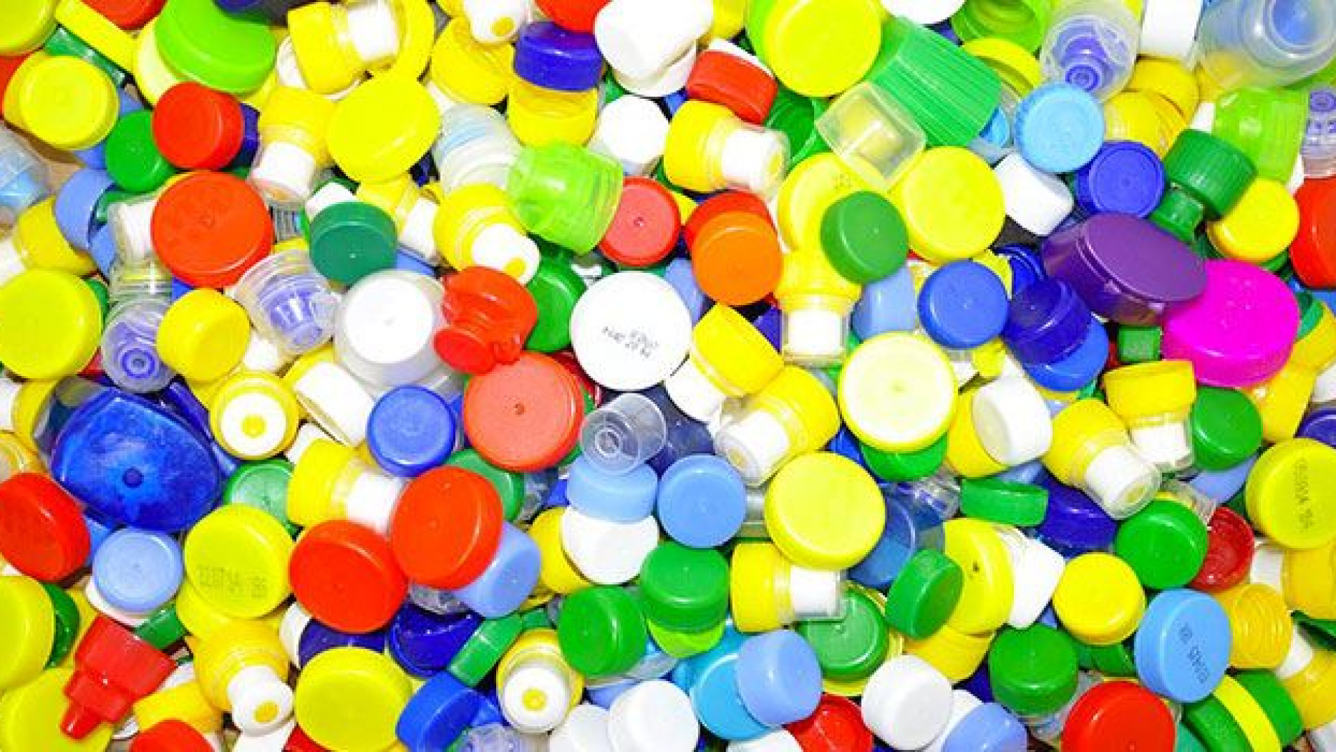 Immagine di Tappo e bottiglia inseparabili come la beneficenza