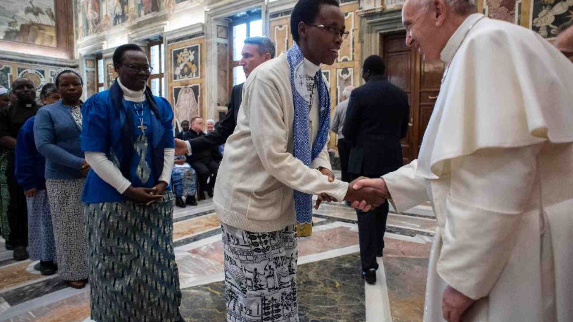Immagine di Il Papa: «L'umanità ferita dalle guerre ha bisogno della Buona Notizia»