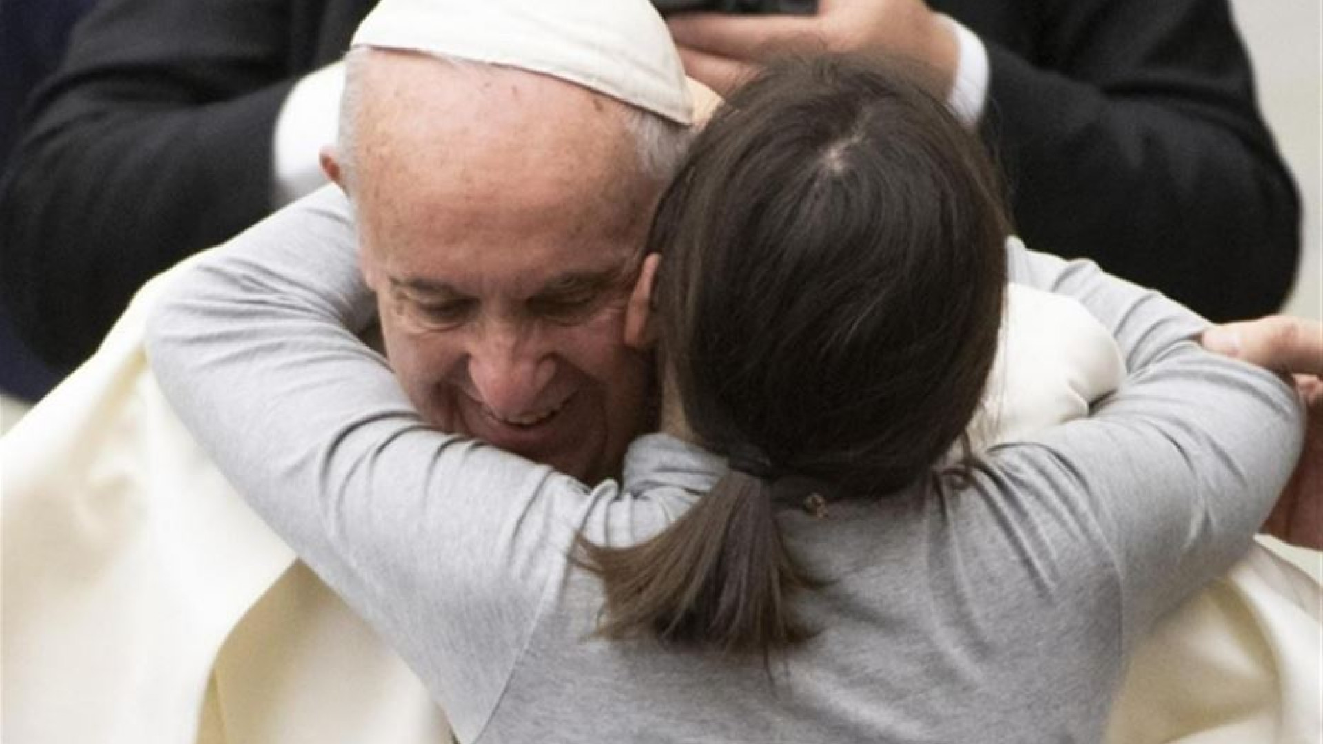 Immagine di Papa Francesco: la pace va ricercata coinvolgendo di più le donne