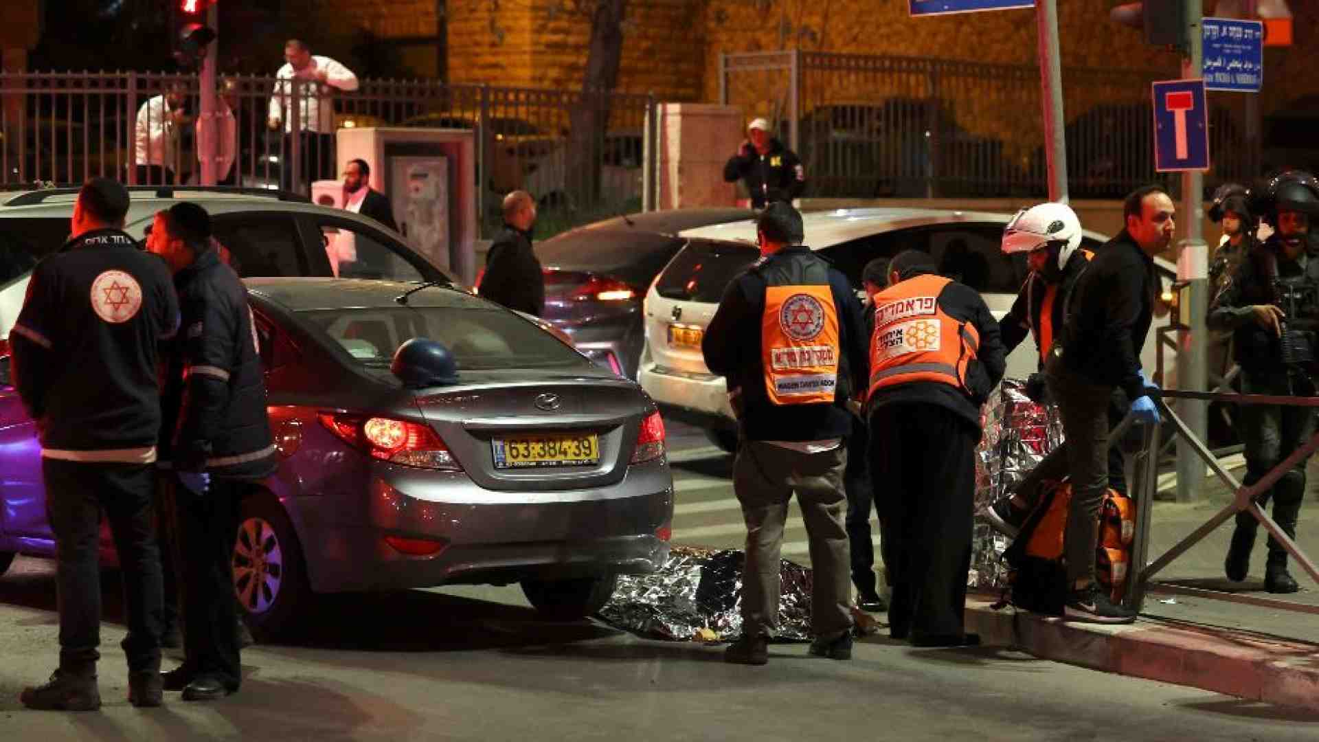 Immagine di Attacco armato vicino alla sinagoga, almeno 7 morti. Colpito l'attentatore