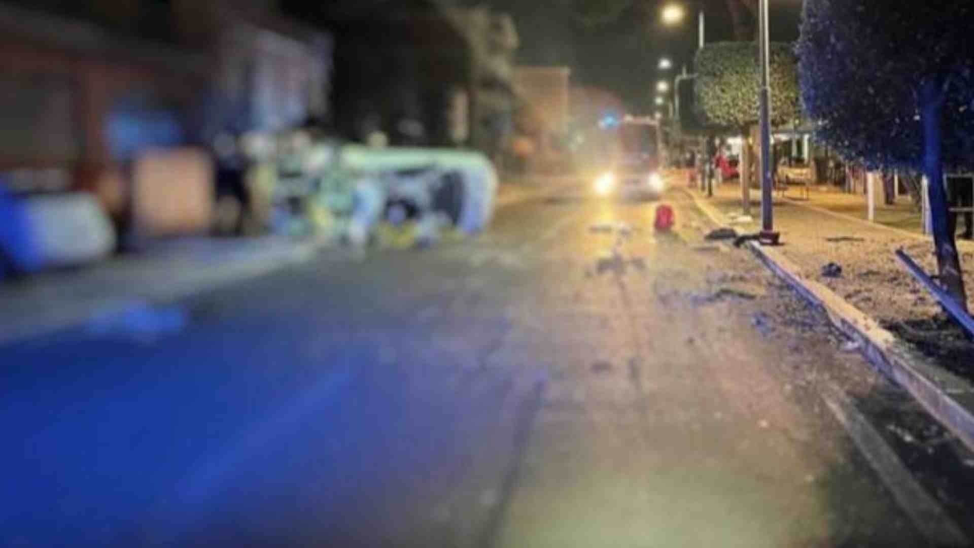 Immagine di Tragico incidente nella notte, muoiono 5 giovanissimi. Il dolore della comunità