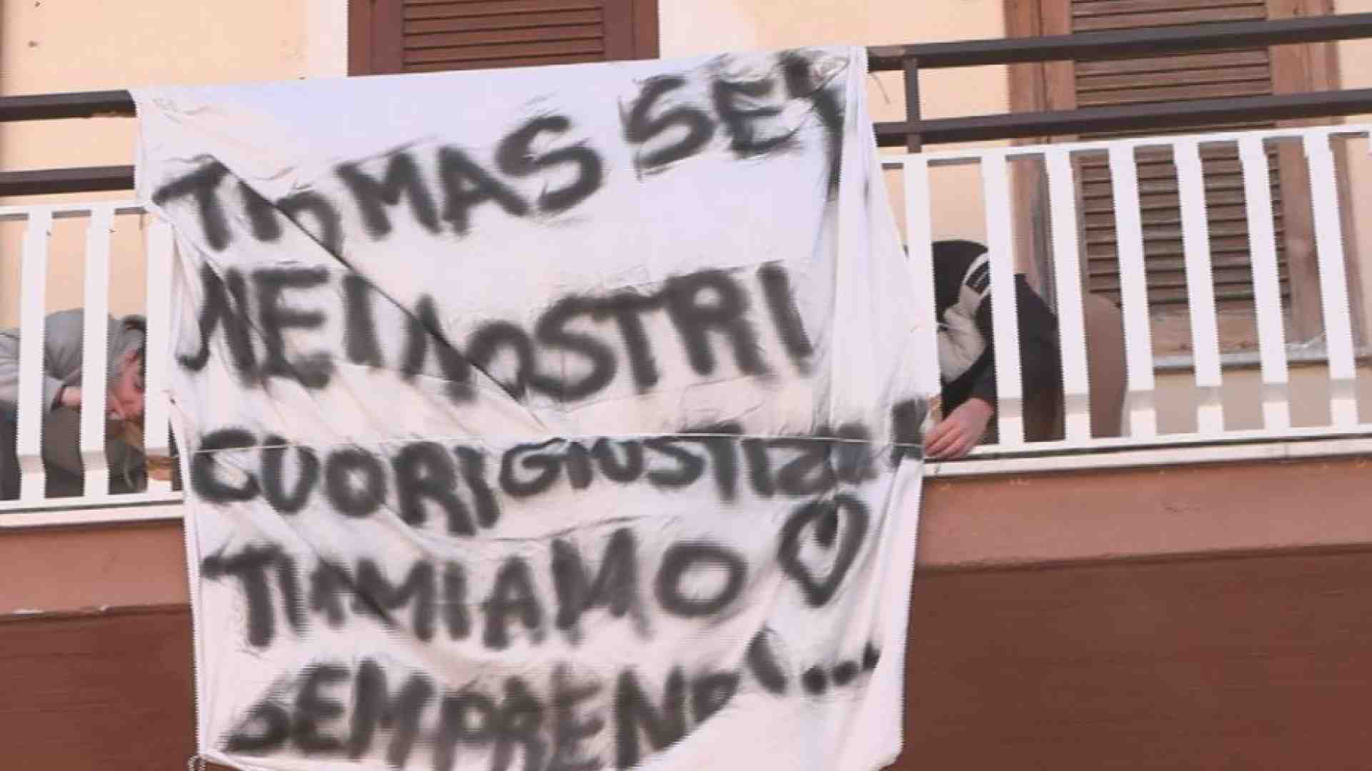 Immagine di È morto Thomas, vittima della guerra tra bande. Le parole del vescovo