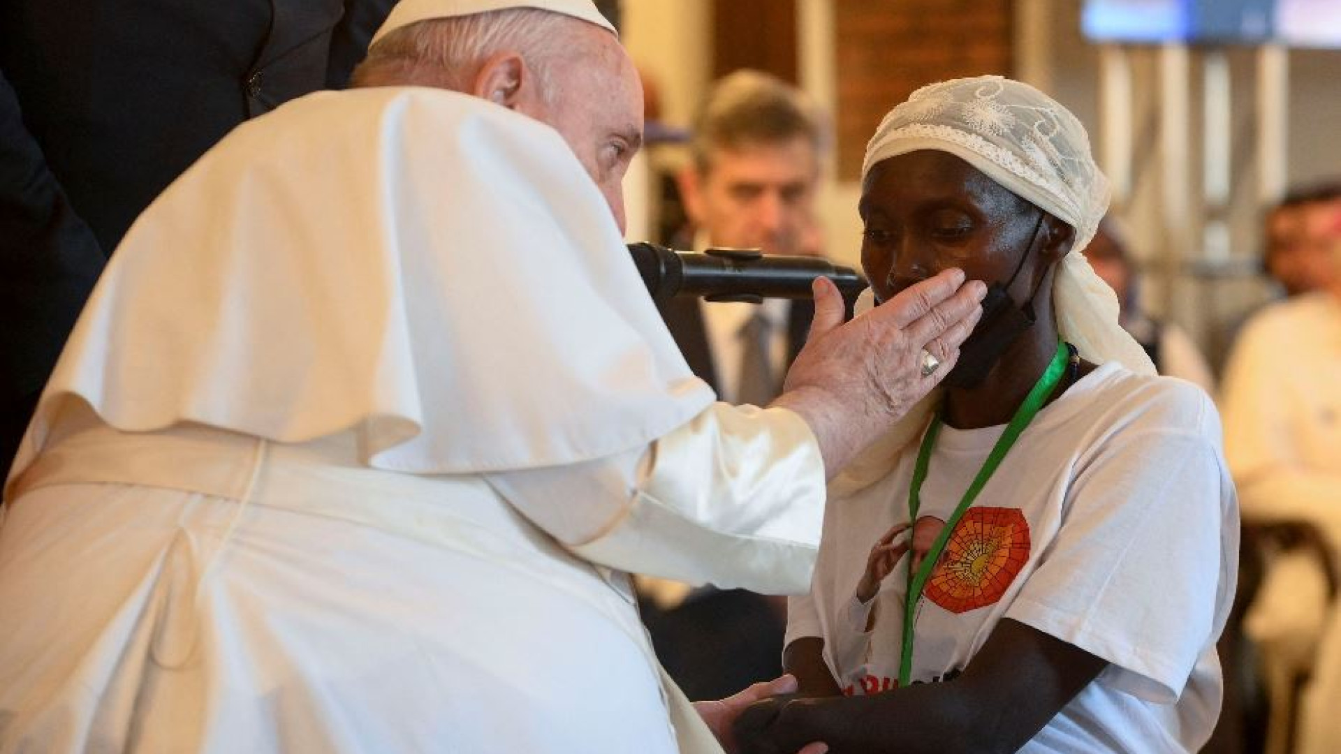 Immagine di L'accusa del Papa: «Massacri, violenze e stupri per l'avidità di denaro»