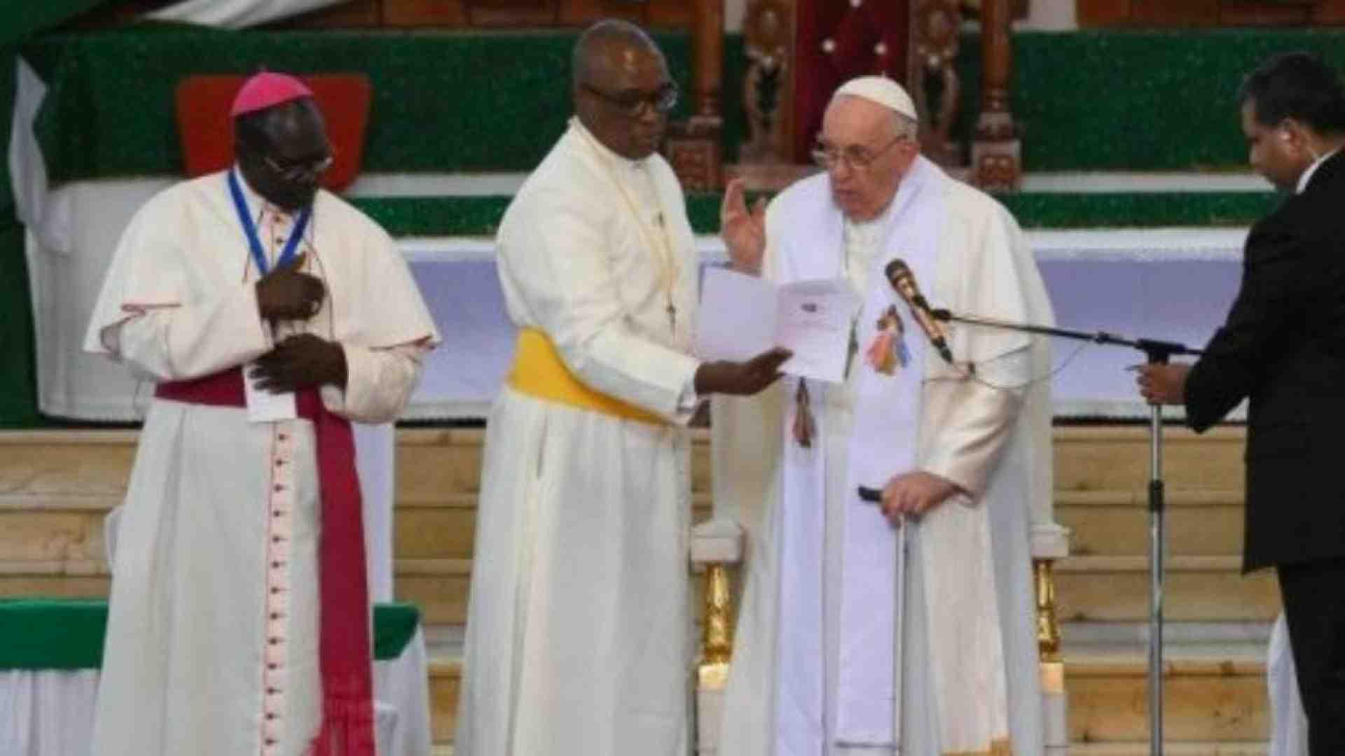 Immagine di Il Papa ai vescovi: state in mezzo alla vostra gente