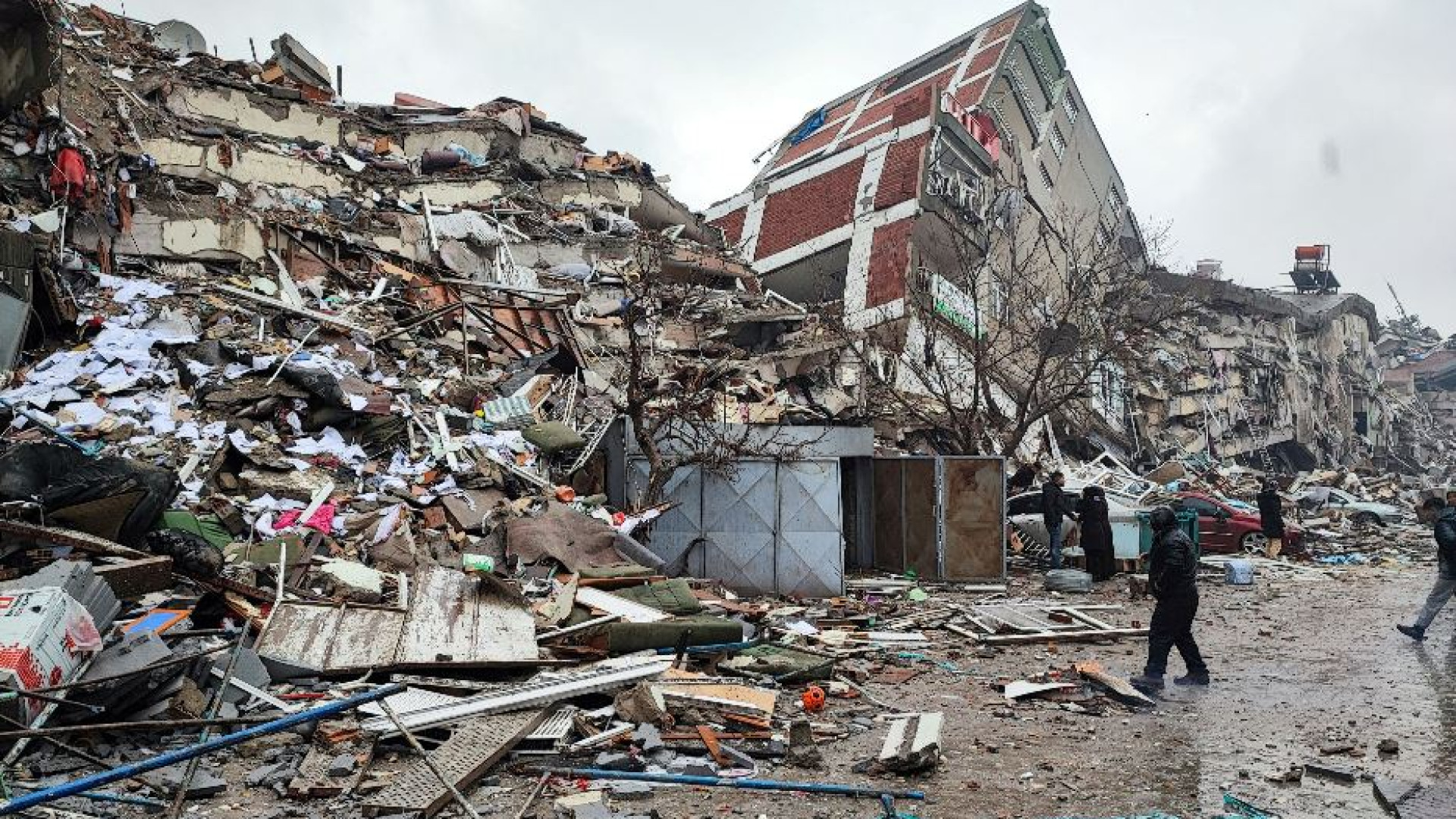 Immagine di Terremoto fra Turchia e Siria: oltre 3mila morti, migliaia di feriti