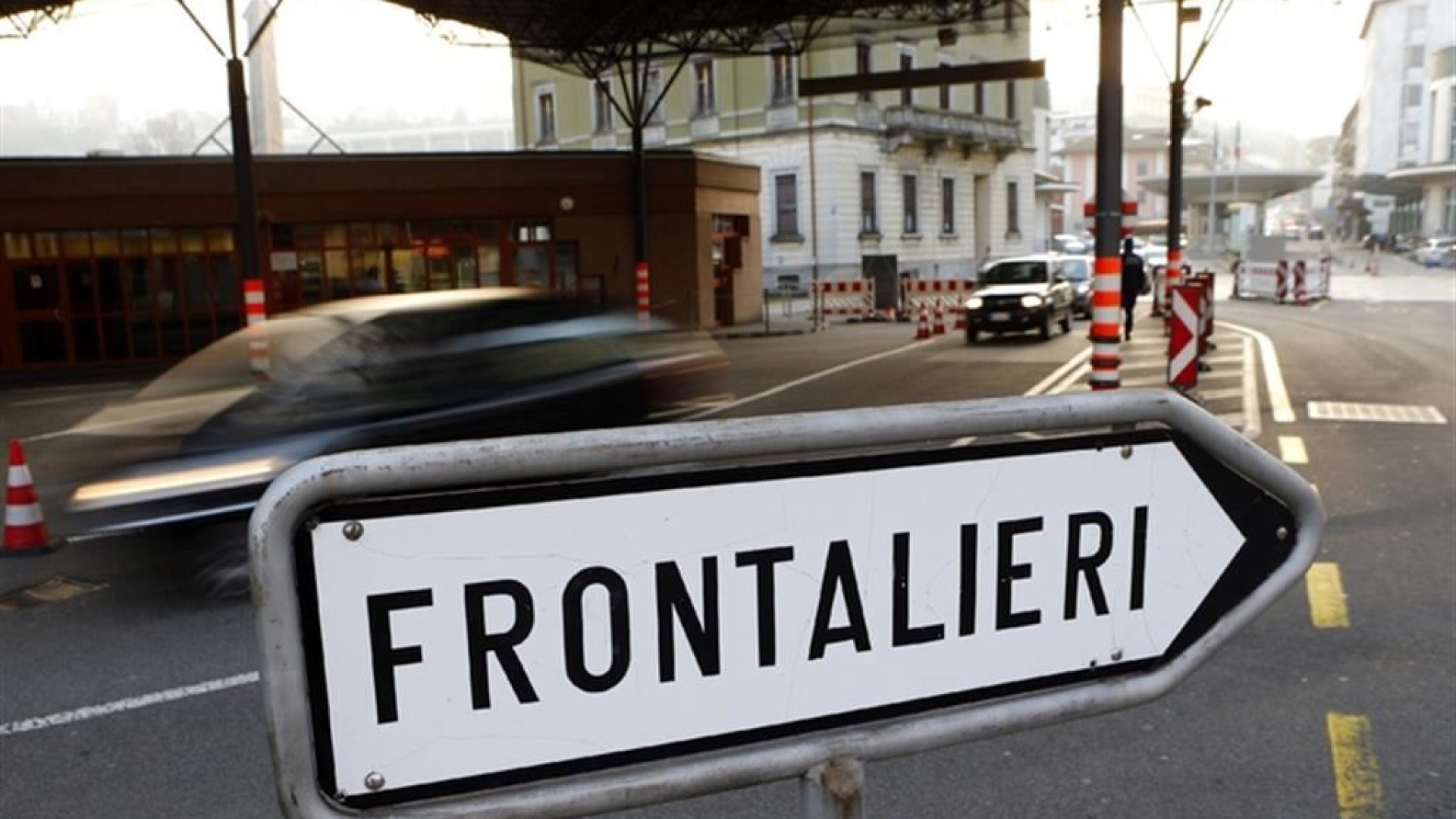 Immagine di Frontalieri italiani alla ricerca del futuro