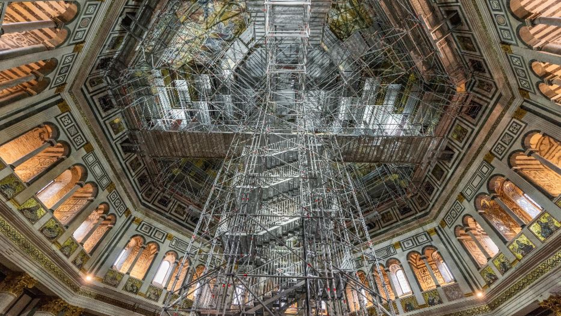Immagine di Al via gli interventi sui mosaici della cupola del Battistero di Firenze