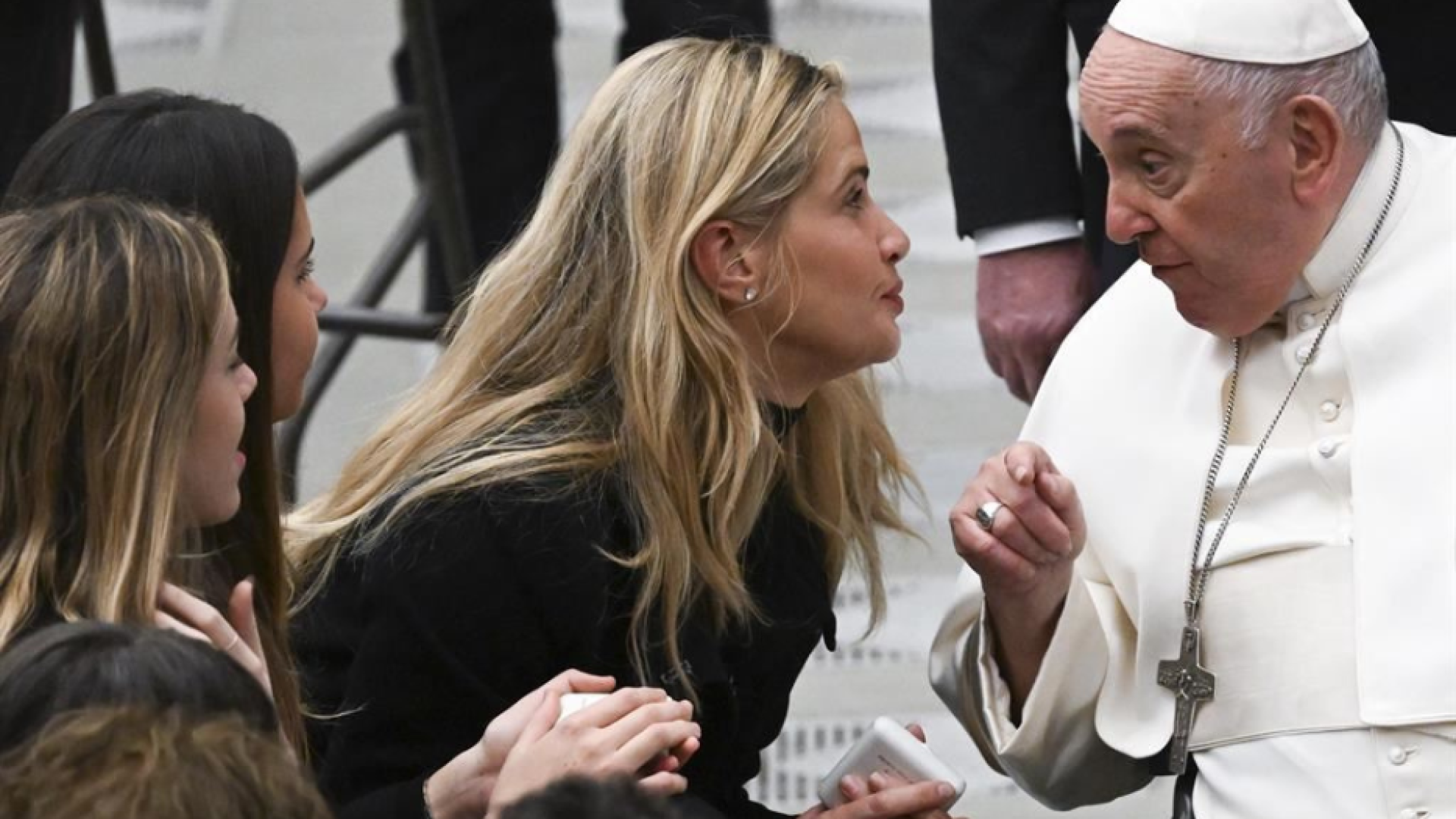 Immagine di La moglie e le figlie di Vialli in udienza dal Papa per l'ultimo desiderio