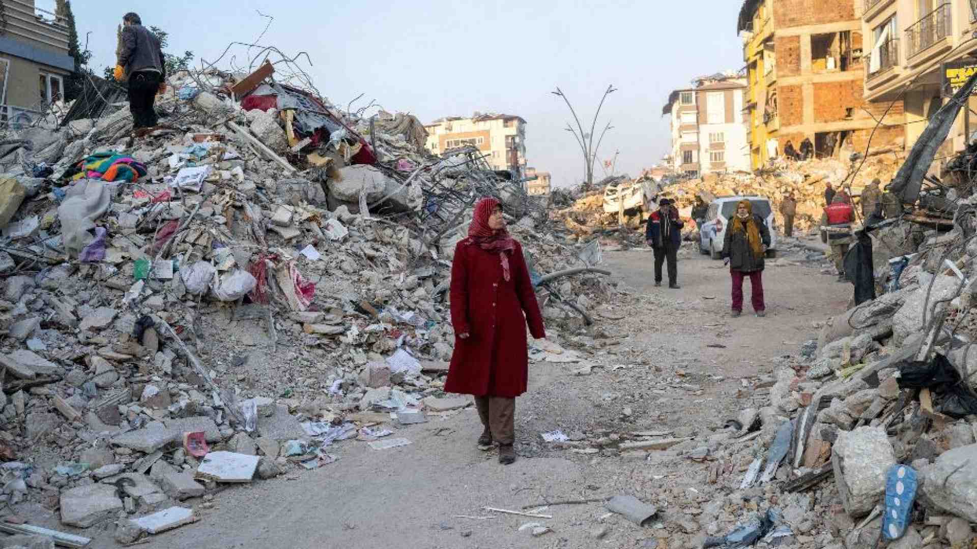 Immagine di 41mila morti, ancora sopravvissuti. Turchia, arrestati cento costruttori