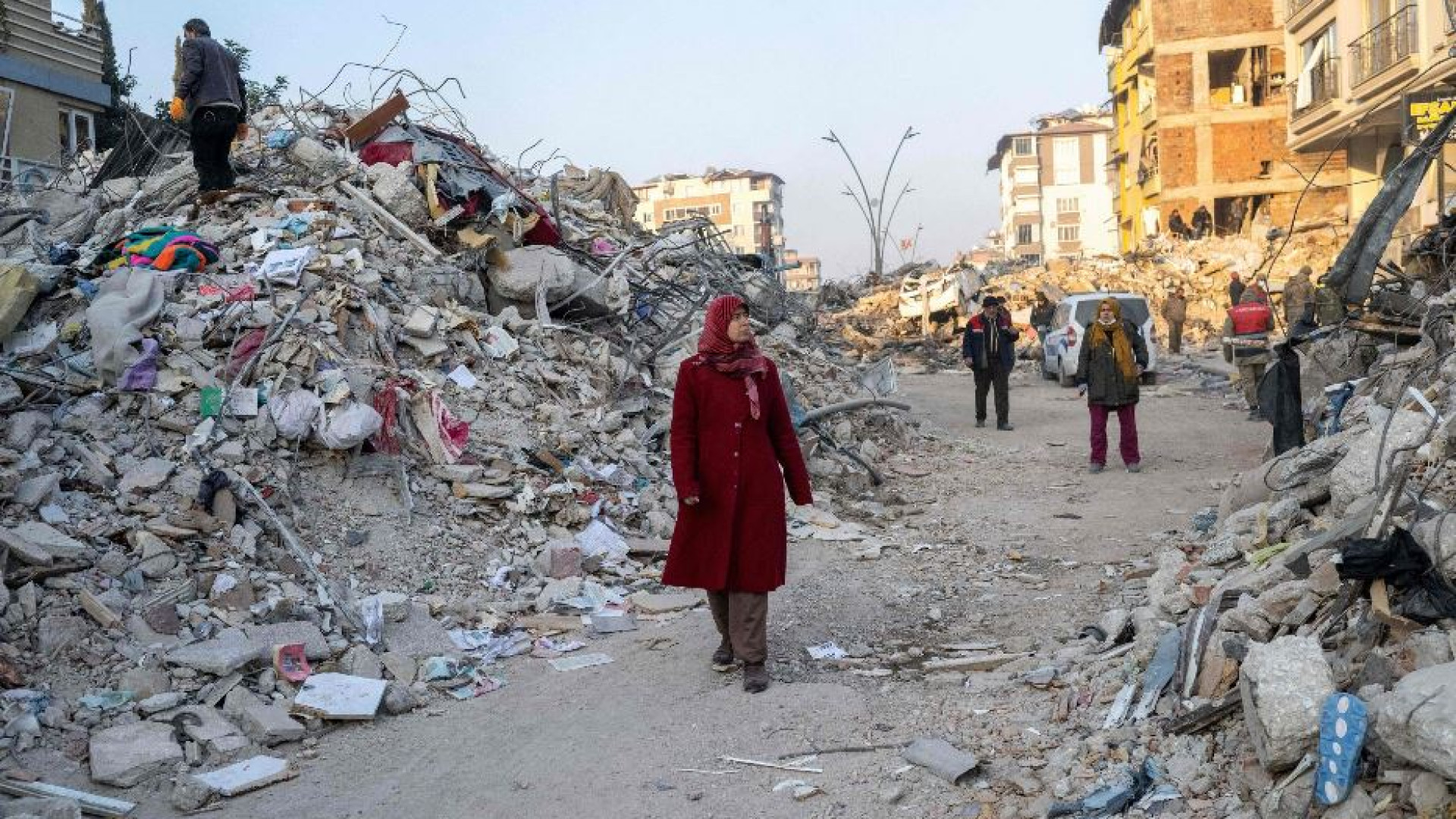 Immagine di 41mila morti, ancora sopravvissuti. Turchia, arrestati cento costruttori