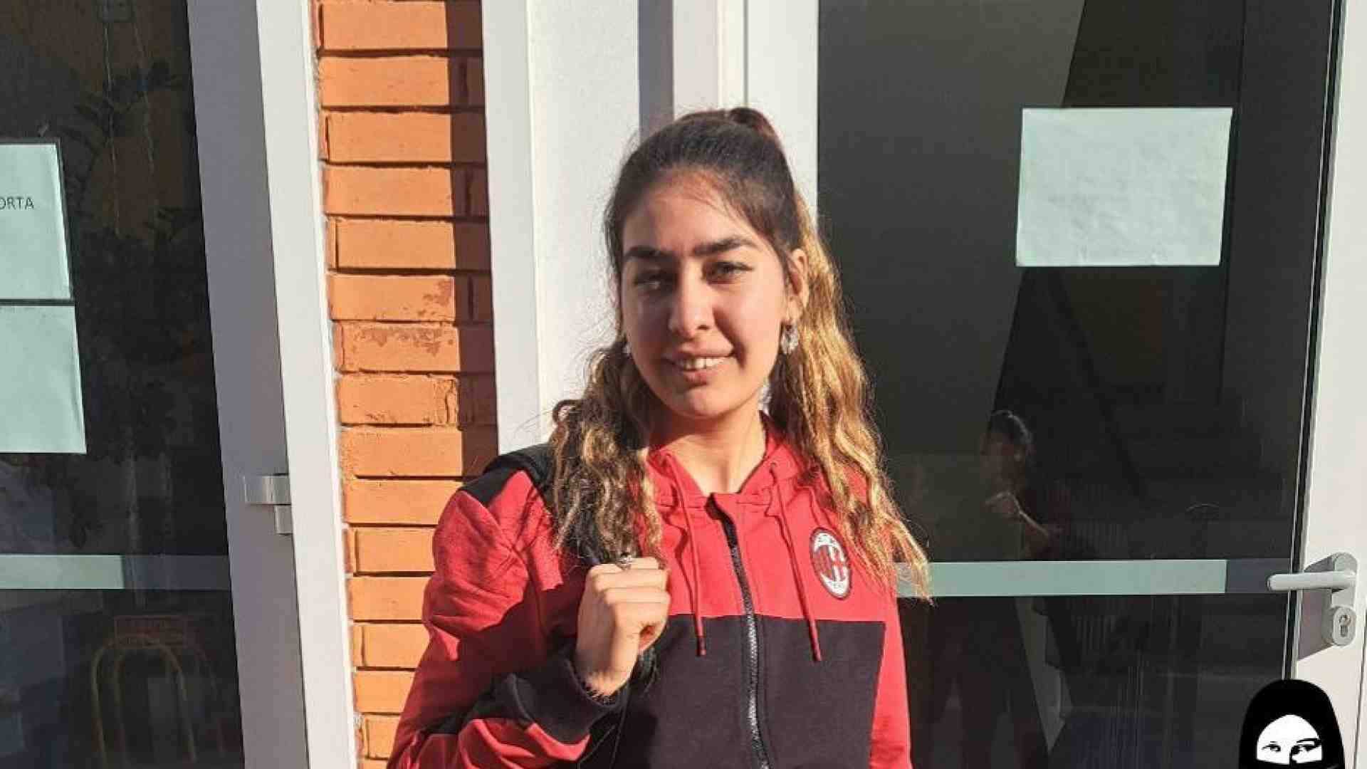 Immagine di Nazira, che adesso è libera di giocare a calcio