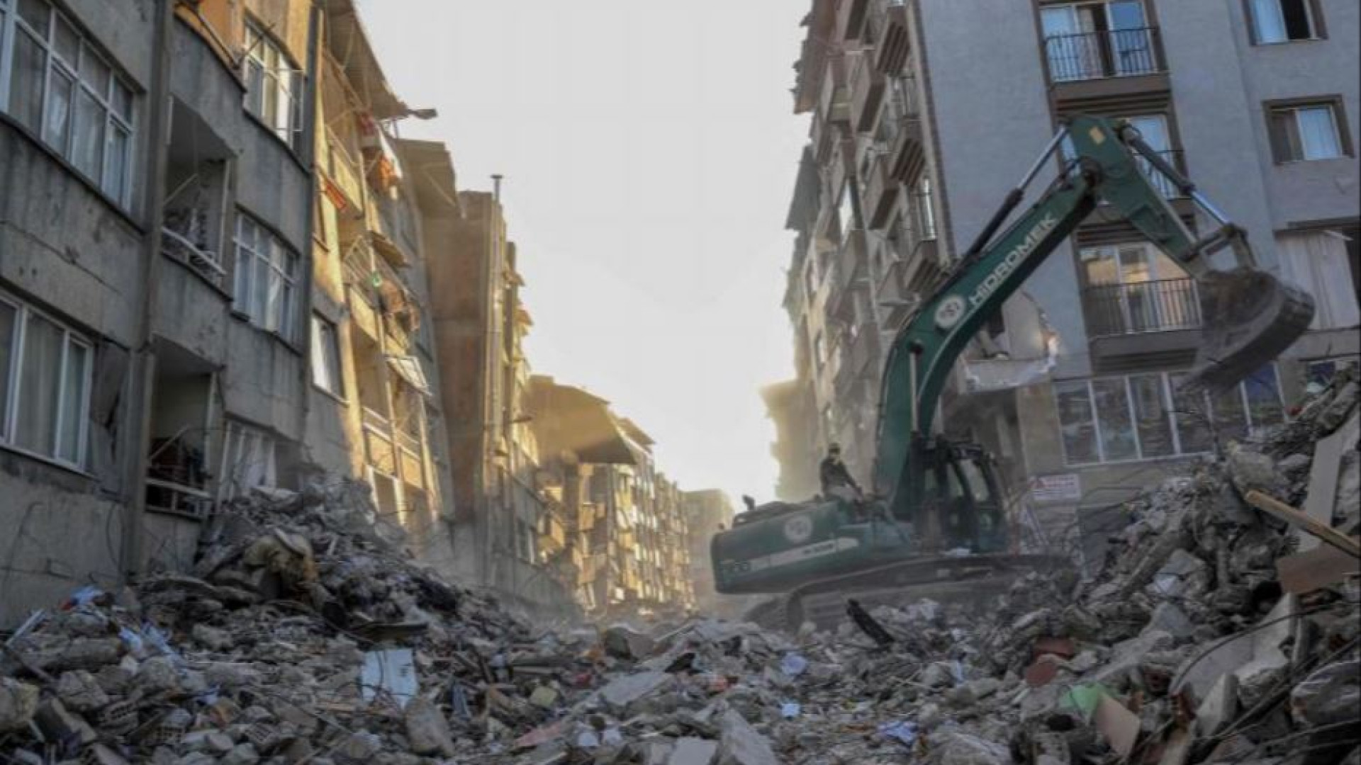Immagine di Un inviato di papa Francesco in Siria e Turchia. Le vittime salite a 42mila