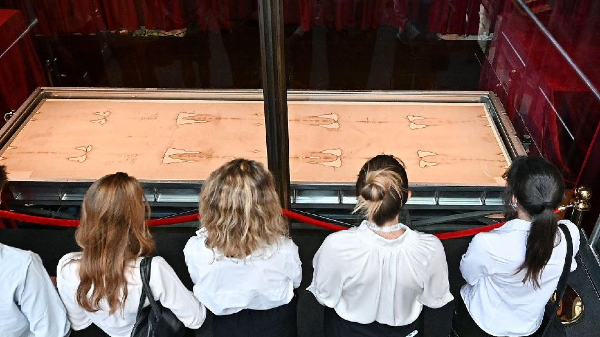 Immagine di La storia della Sindone in una web serie. «Testimone di una Chiesa vivente»