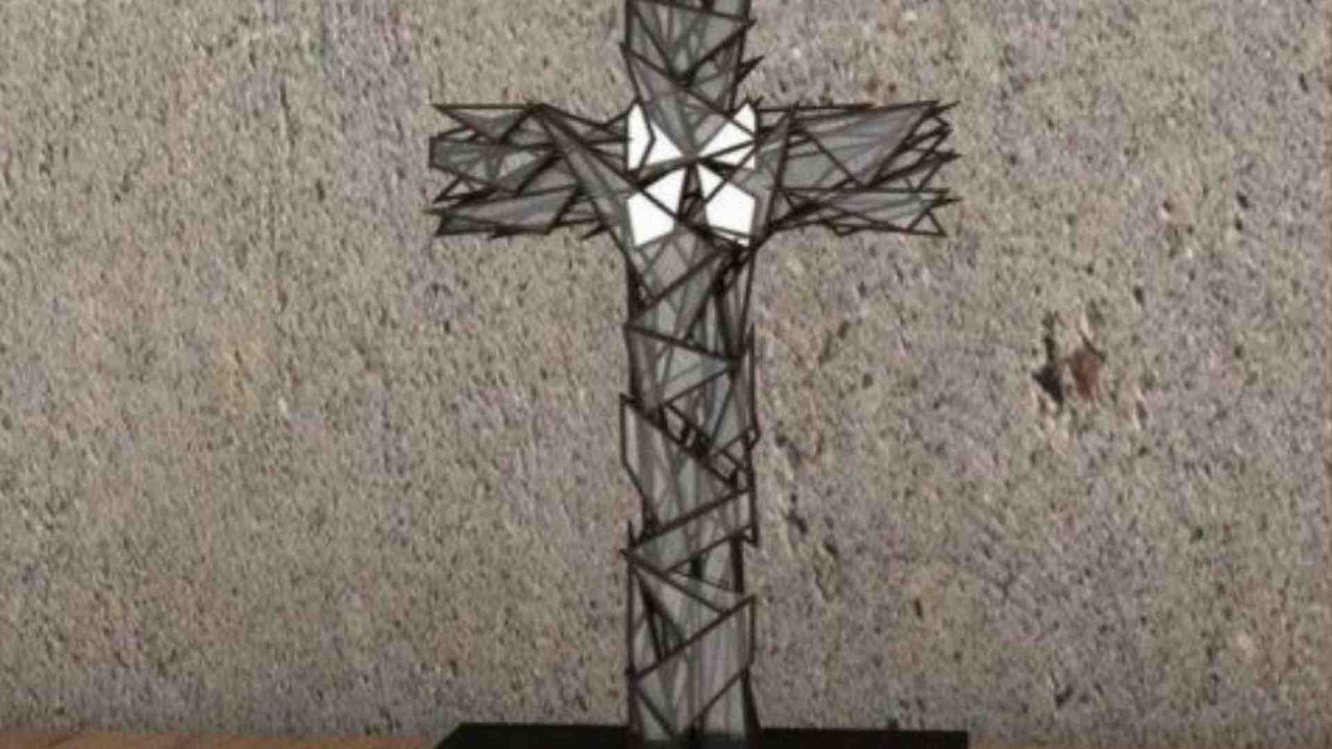 Immagine di Donata al Papa una Croce, simbolo del dolore del popolo ucraino
