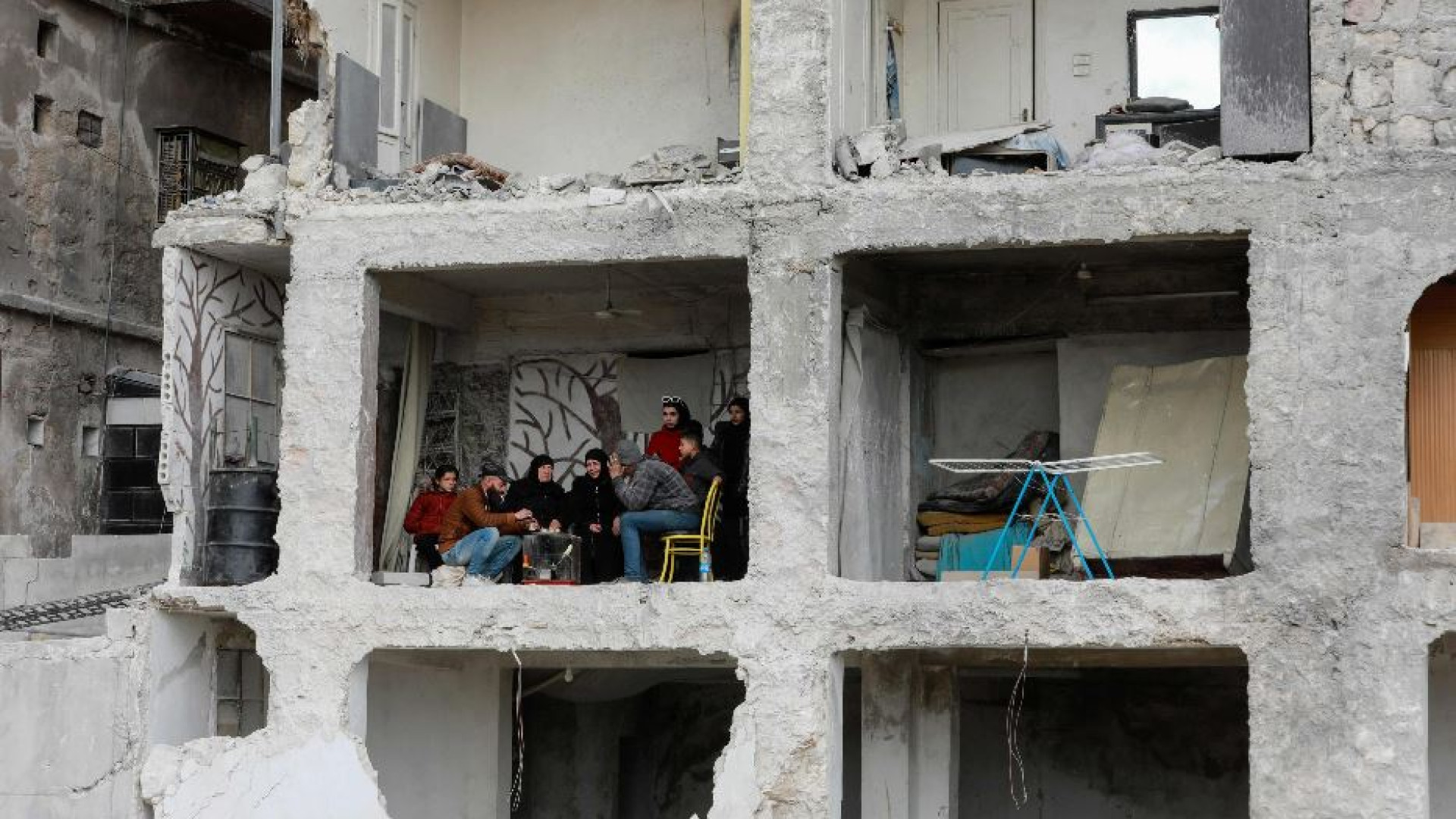 Immagine di Solidarietà e aiuti: il segretario generale della Cei Baturi in Siria