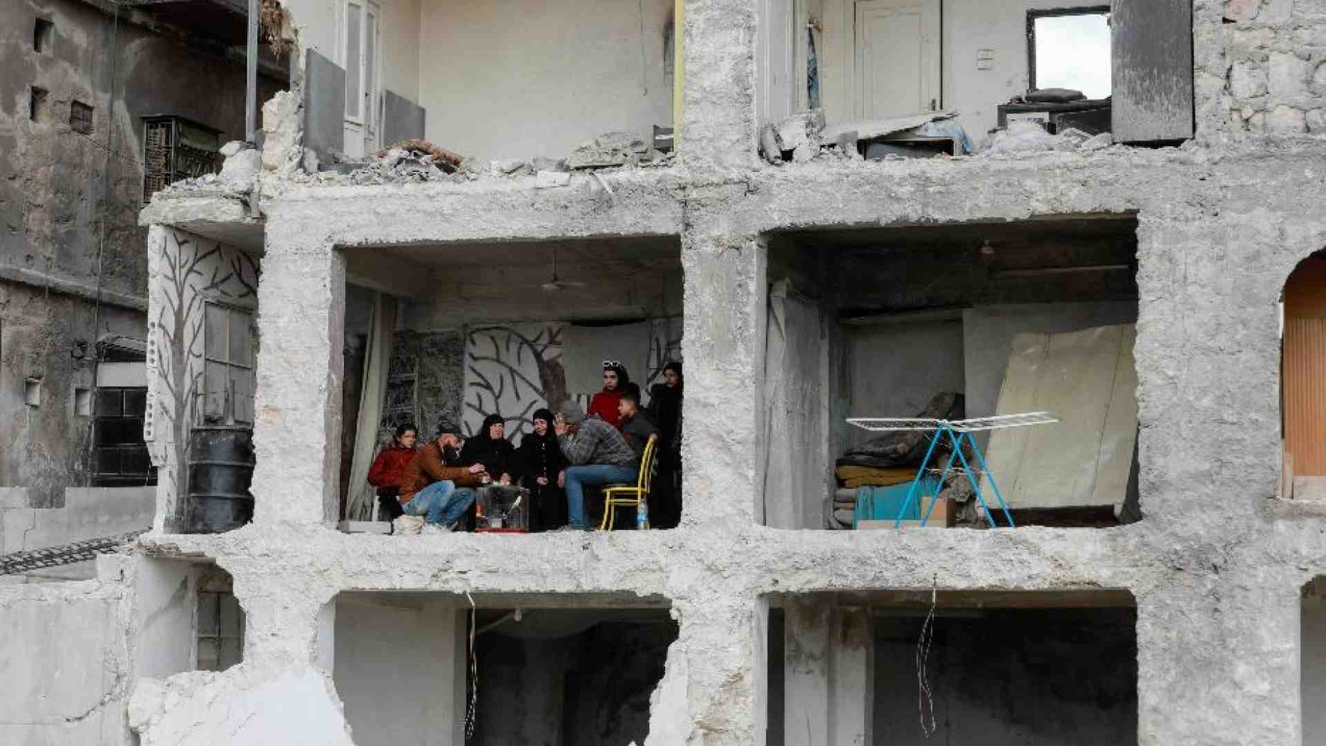 Immagine di Solidarietà e aiuti: il segretario generale della Cei Baturi in Siria