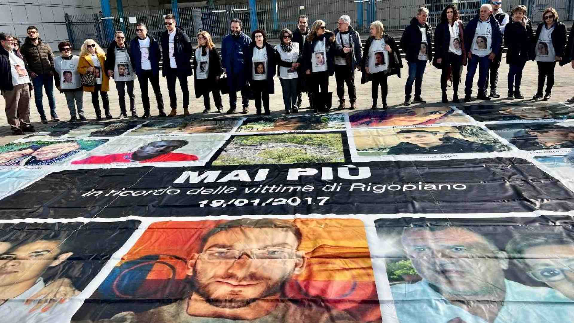 Immagine di La tragedia di Rigopiano, 25 assolti e 5 condannati. La rabbia dei parenti