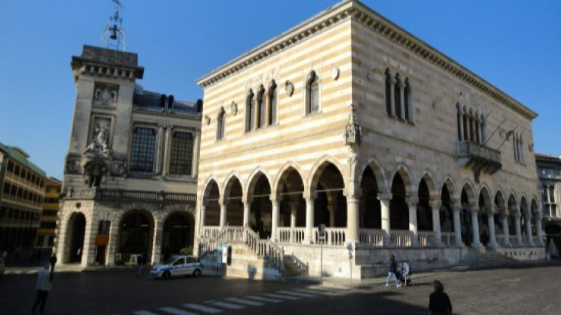 Immagine di Udine, il lampione si accende ogni volta che nasce un bambino