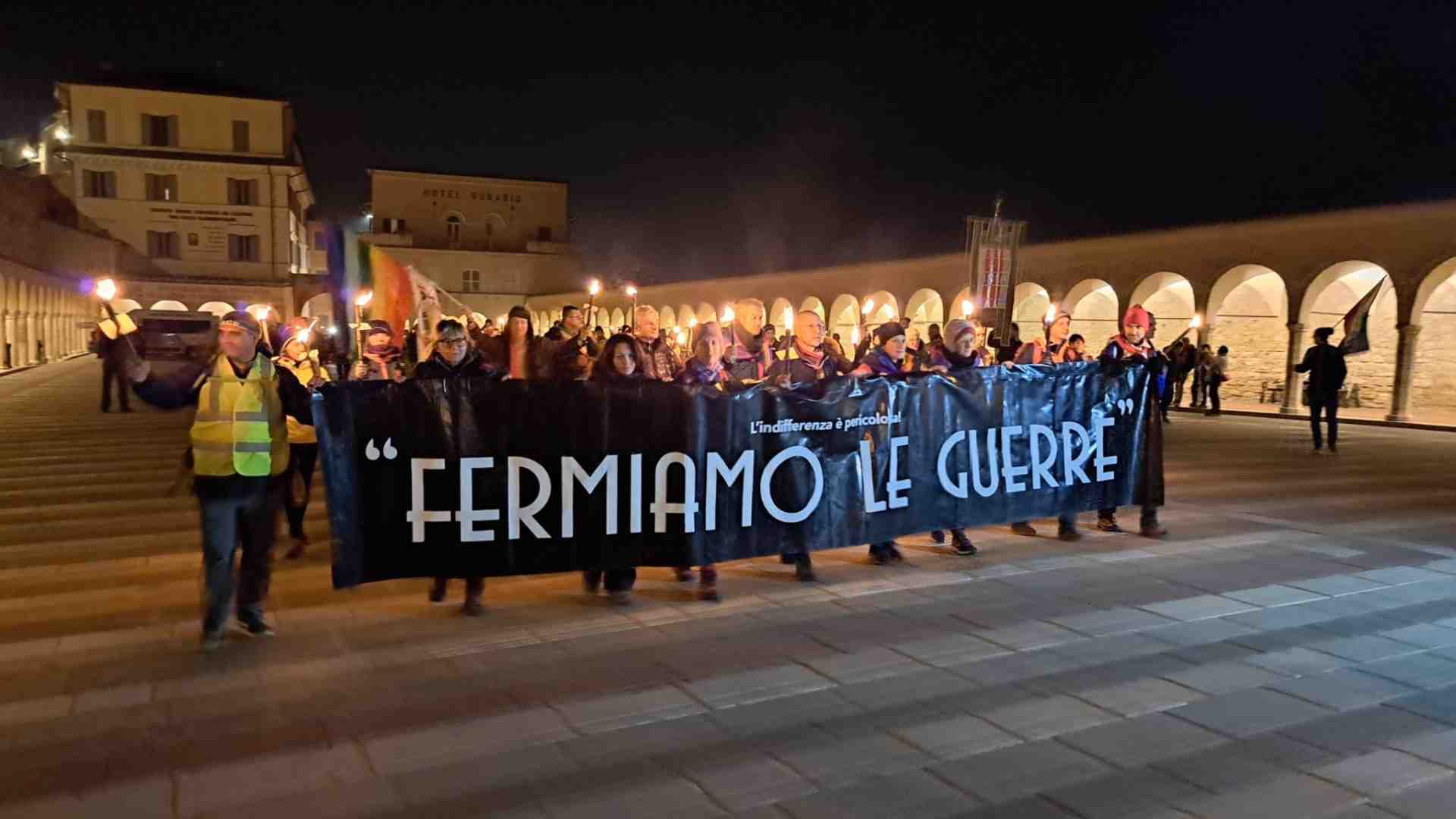 Immagine di La Marcia della Pace nel buio della notte, in cerca della luce