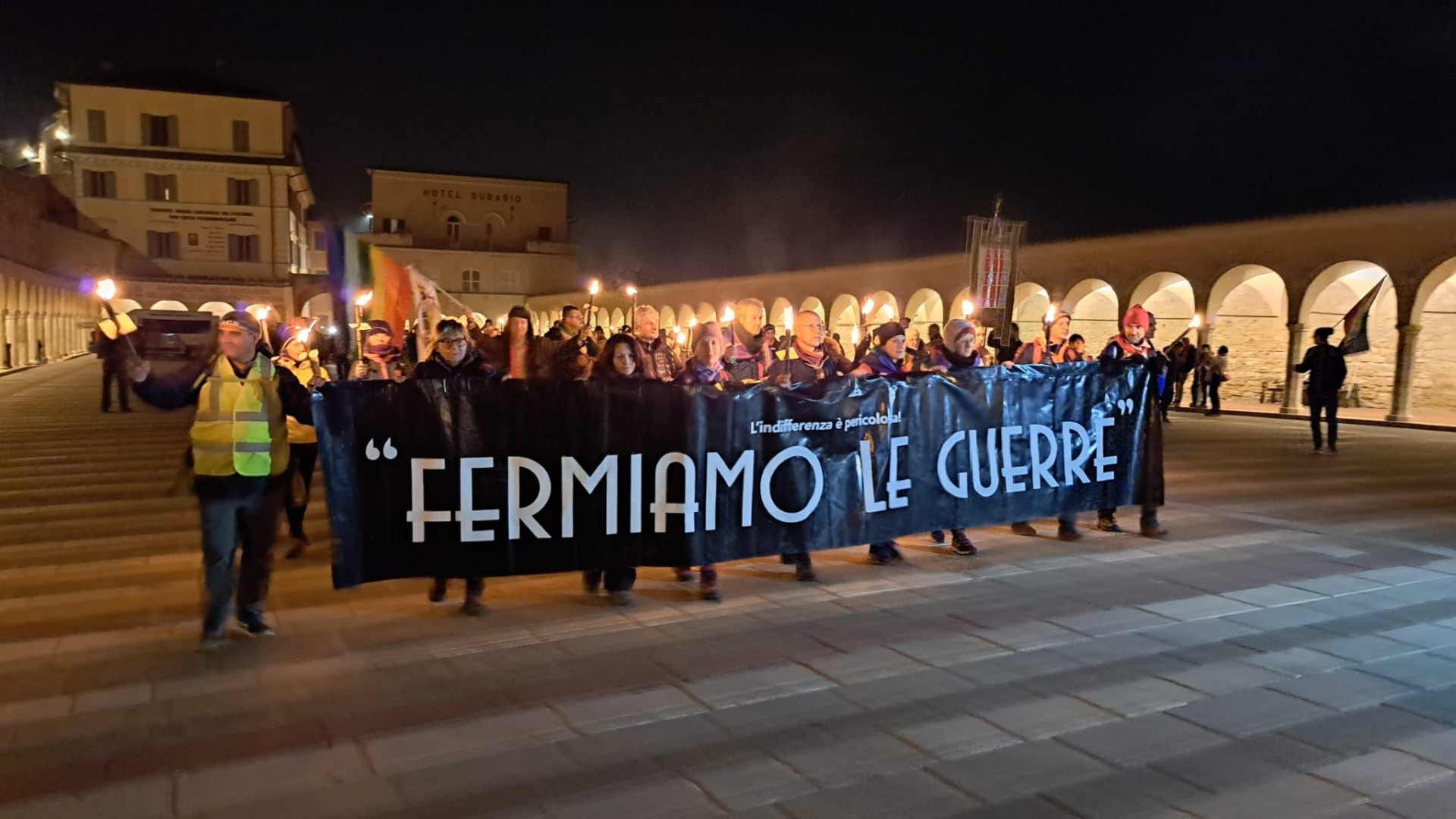 Immagine di La Marcia della Pace nel buio della notte, in cerca della luce