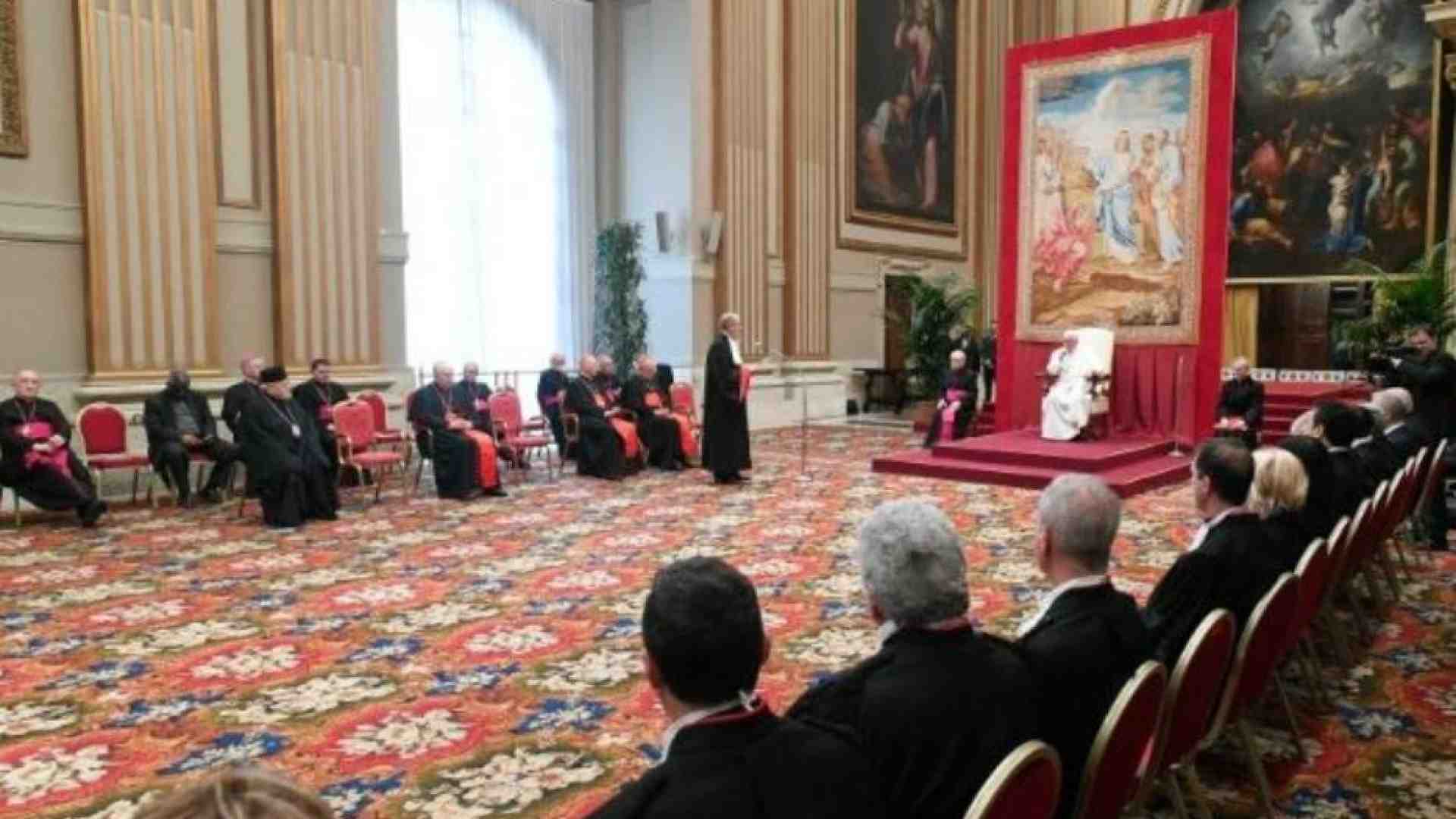 Immagine di Papa: il problema non sono i processi ma i fatti che li determinano