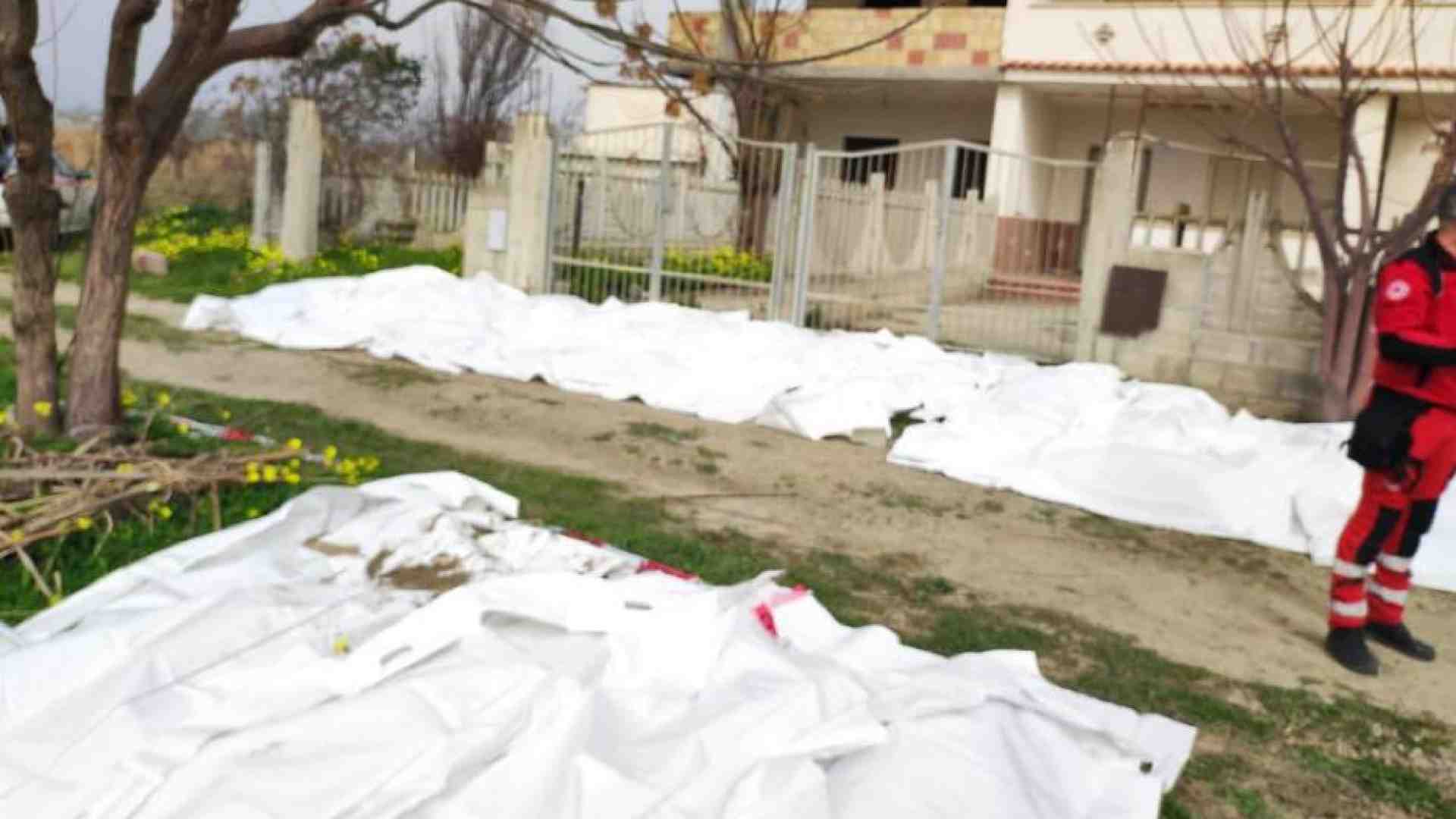Immagine di Naufragio, il dolore del Papa. La Caritas: servono vie sicure