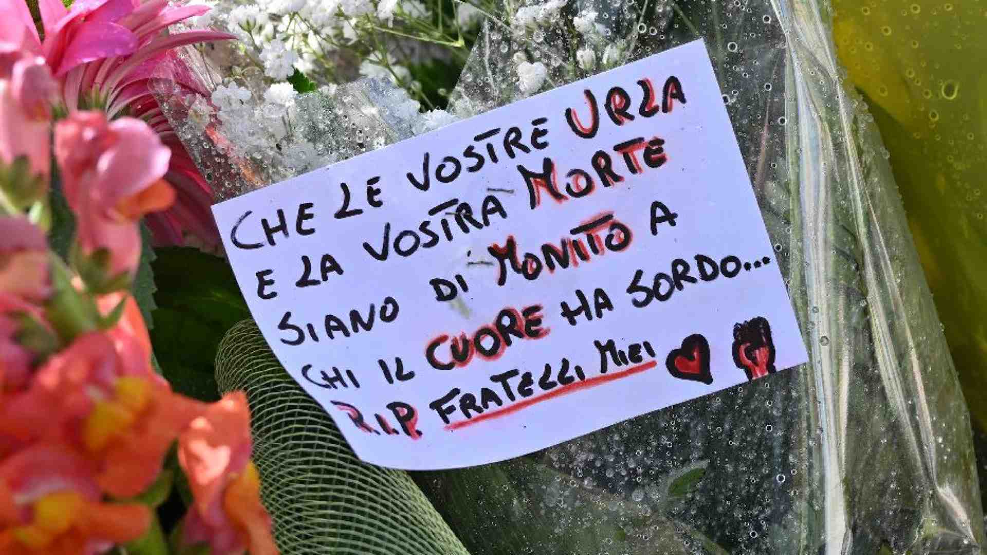 Immagine di Il dolore di chi è sopravvissuto. Trovati 64 corpi